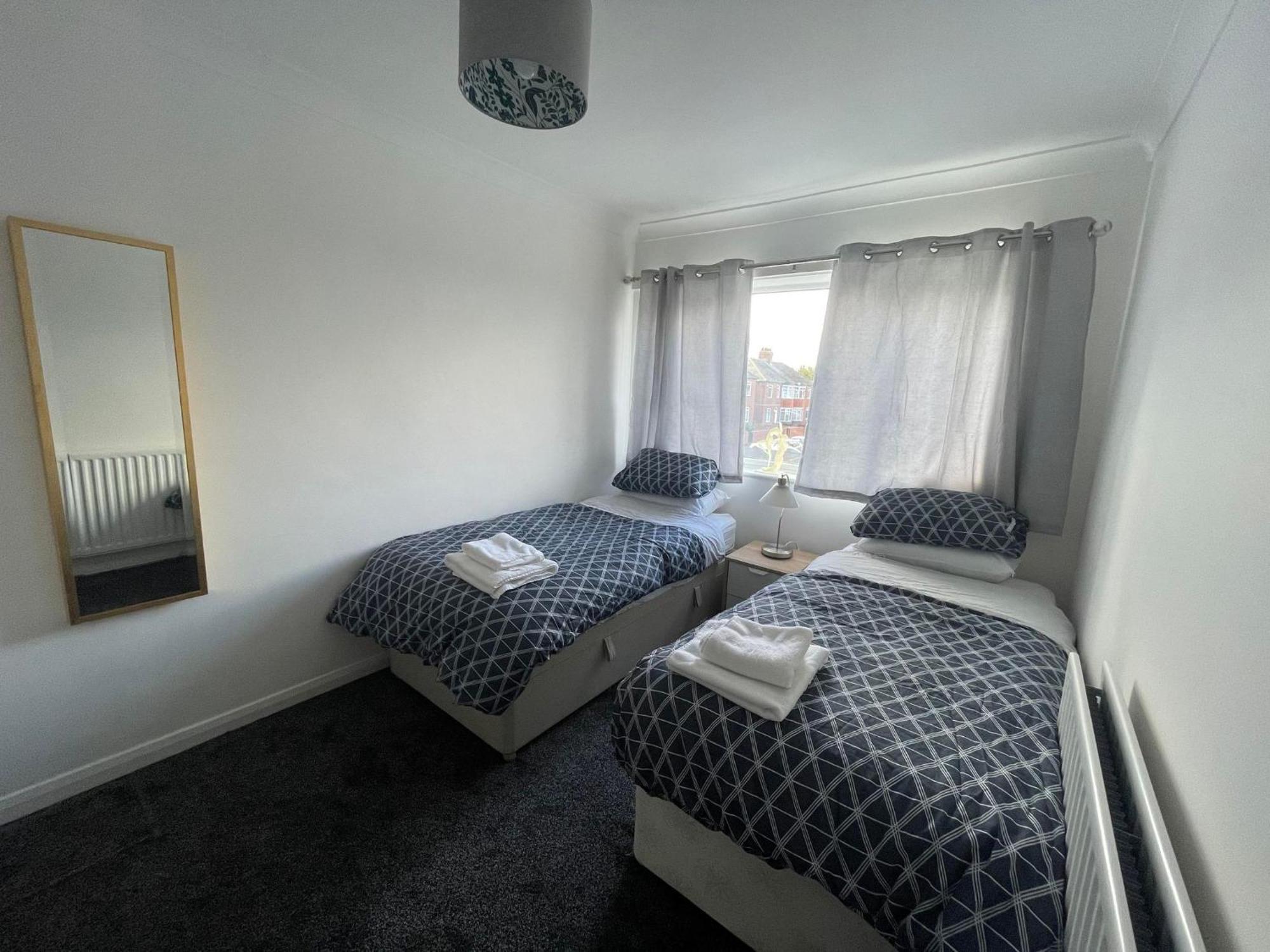 Apartment 3 Bedroom Apartment With Golf Course View *