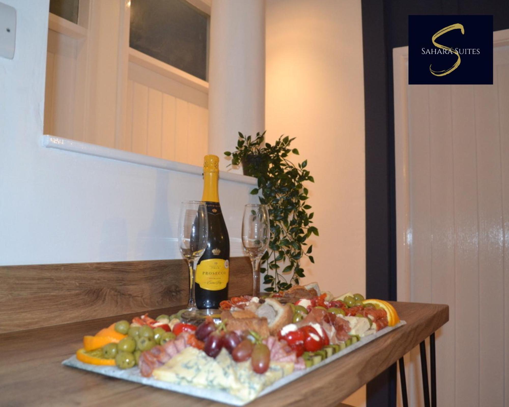 Apartment Quirky Modern Two Bedroom By Sahara Suites Short Lets & Serviced *