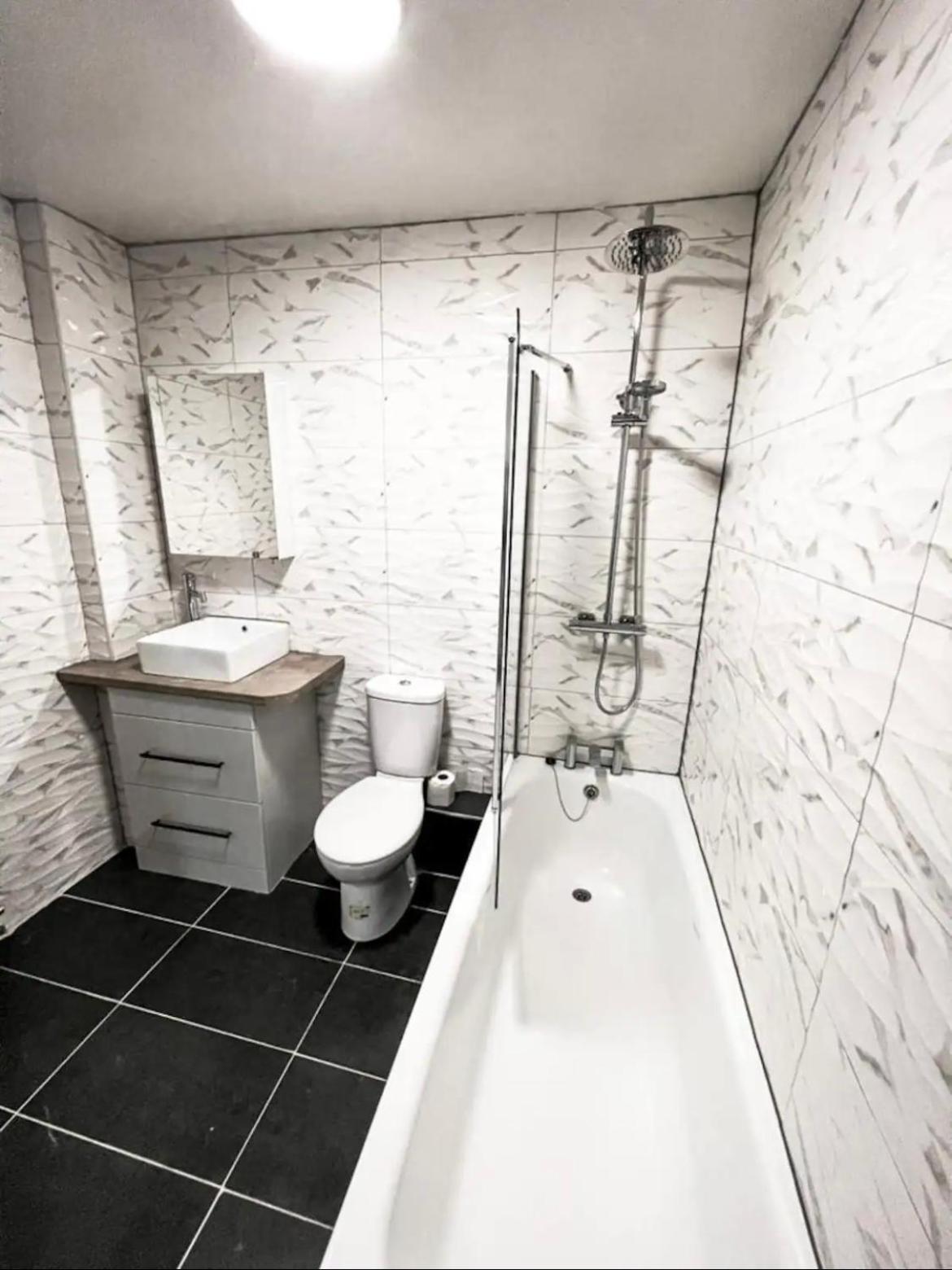 Lovely 1-bedroom Apartment, Free Street Parking * Newcastle upon Tyne