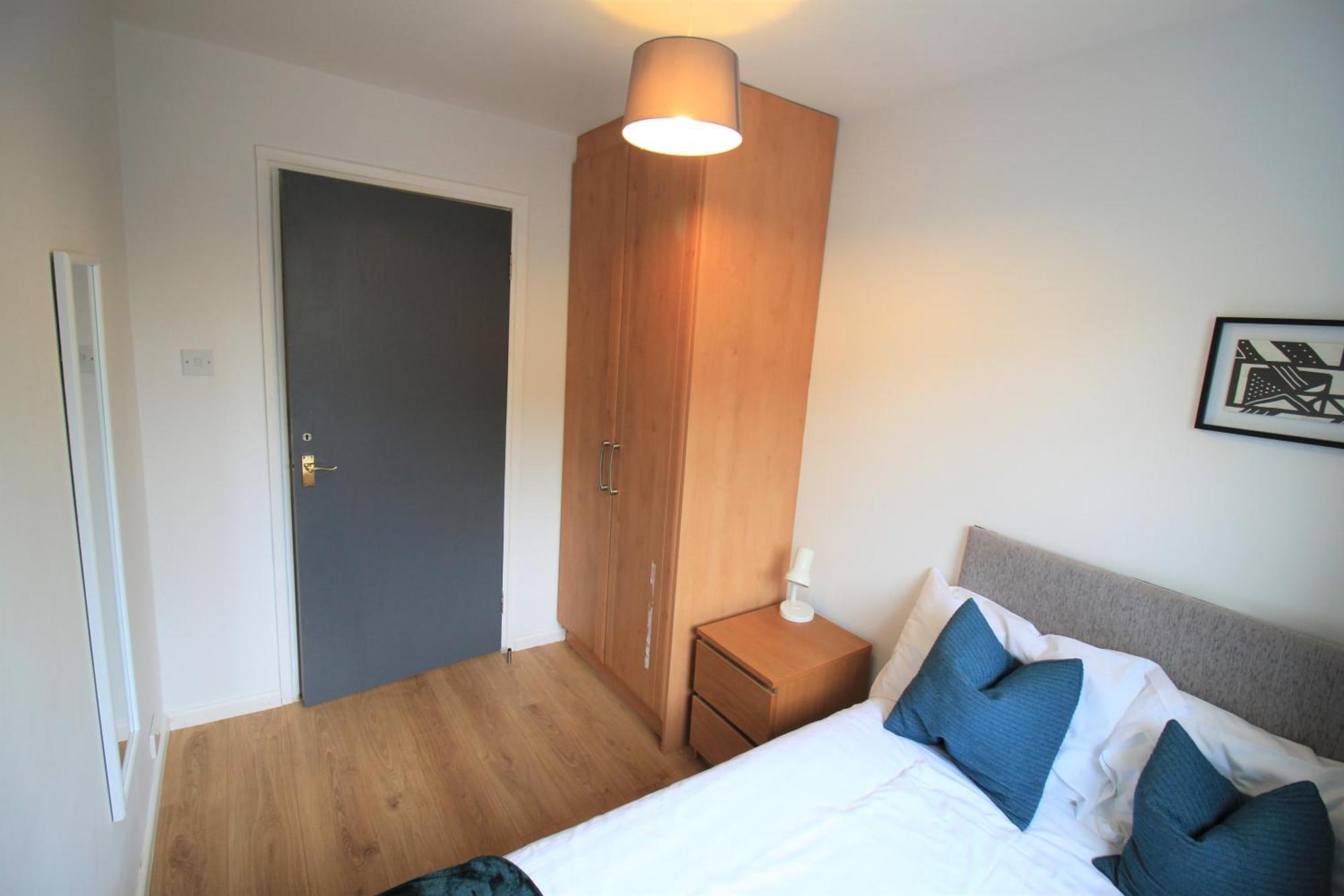 Hamilton House -3 Bed Close To Town, Drive Parking, 2 Toilets Holiday home Newcastle upon Tyne