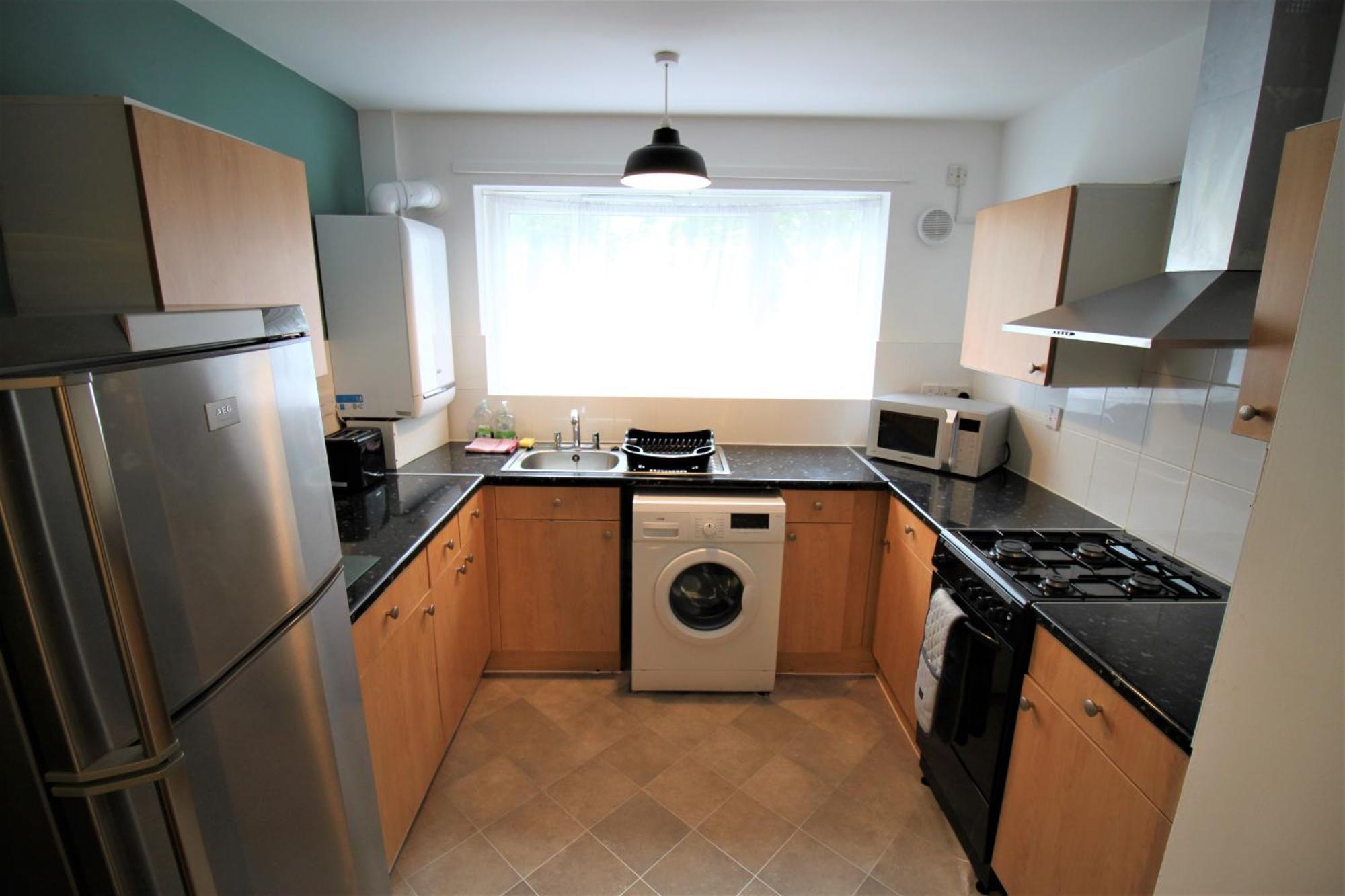 Hamilton House -3 Bed Close To Town, Drive Parking, 2 Toilets *