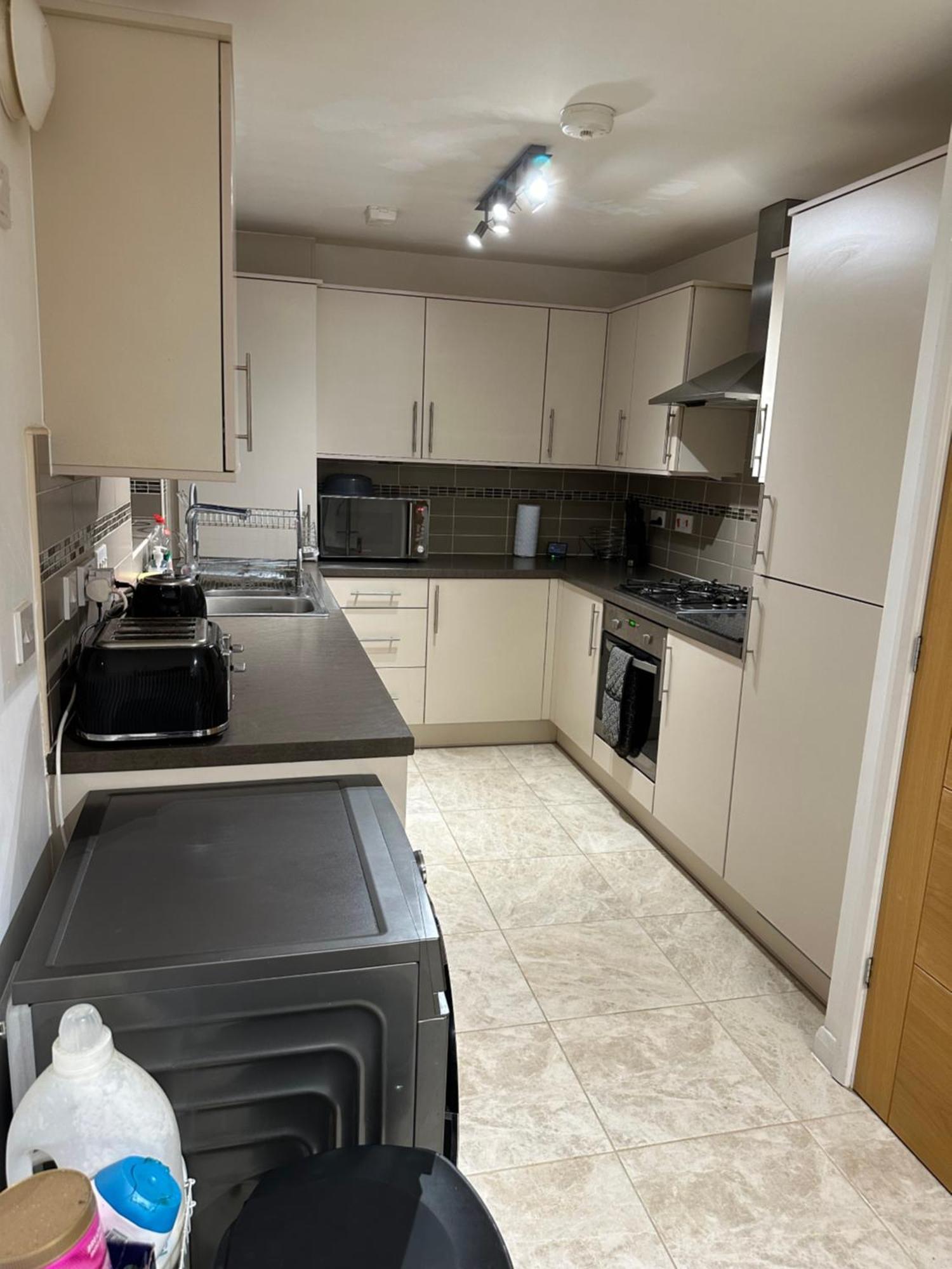 Cosy Double Bedroom In - Access To Shared Kitchen, Shared Lounge And Shared Conservatory Areas Inc Sky Tv And Netflix * Newcastle upon Tyne