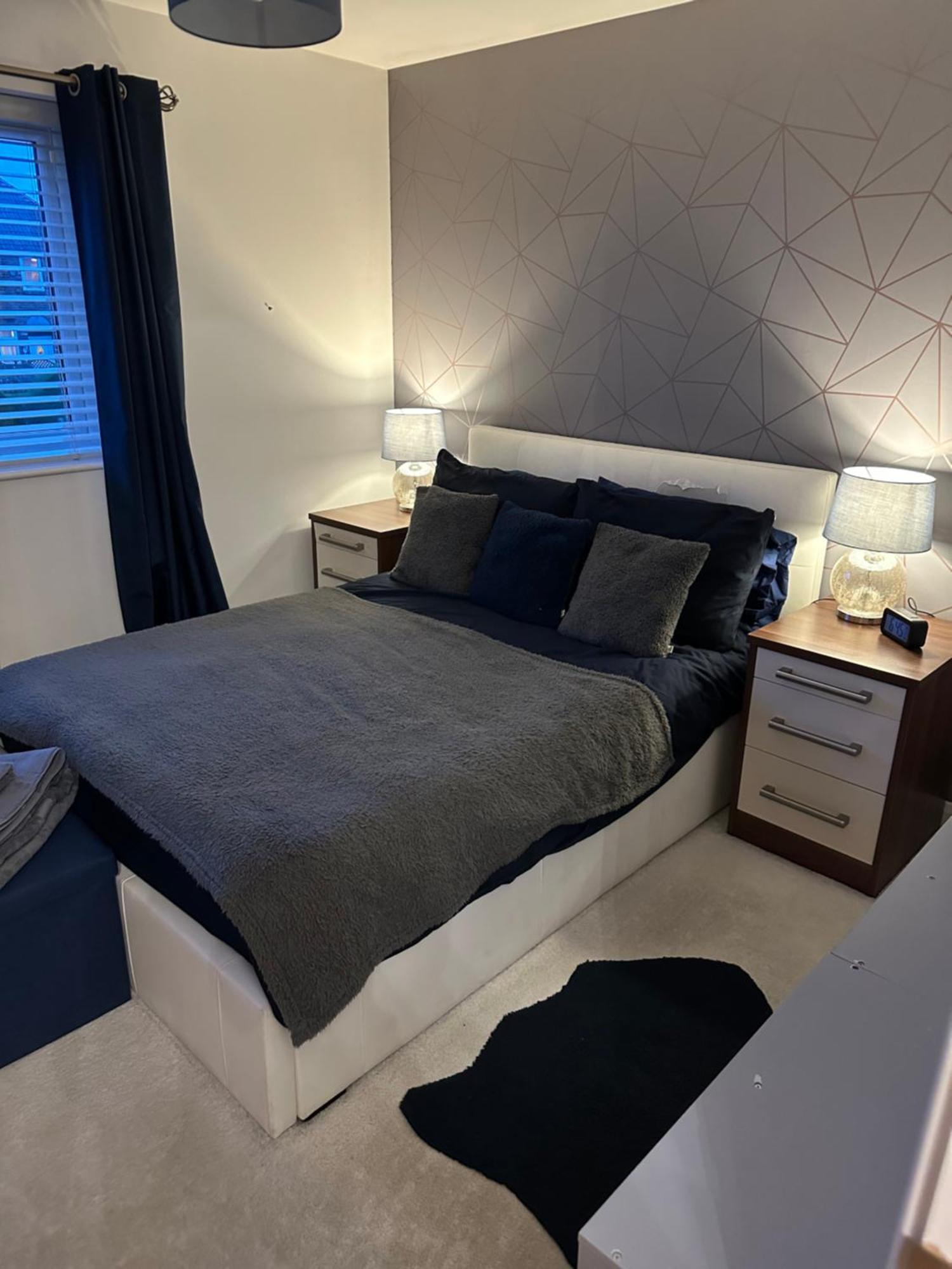 Cosy Double Bedroom In - Access To Shared Kitchen, Shared Lounge And Shared Conservatory Areas Inc Sky Tv And Netflix Homestay Newcastle upon Tyne