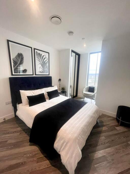 Opulent 3 -bedroom Penthouse With Stunning Views Apartment *