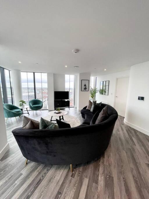 Opulent 3 -bedroom Penthouse With Stunning Views