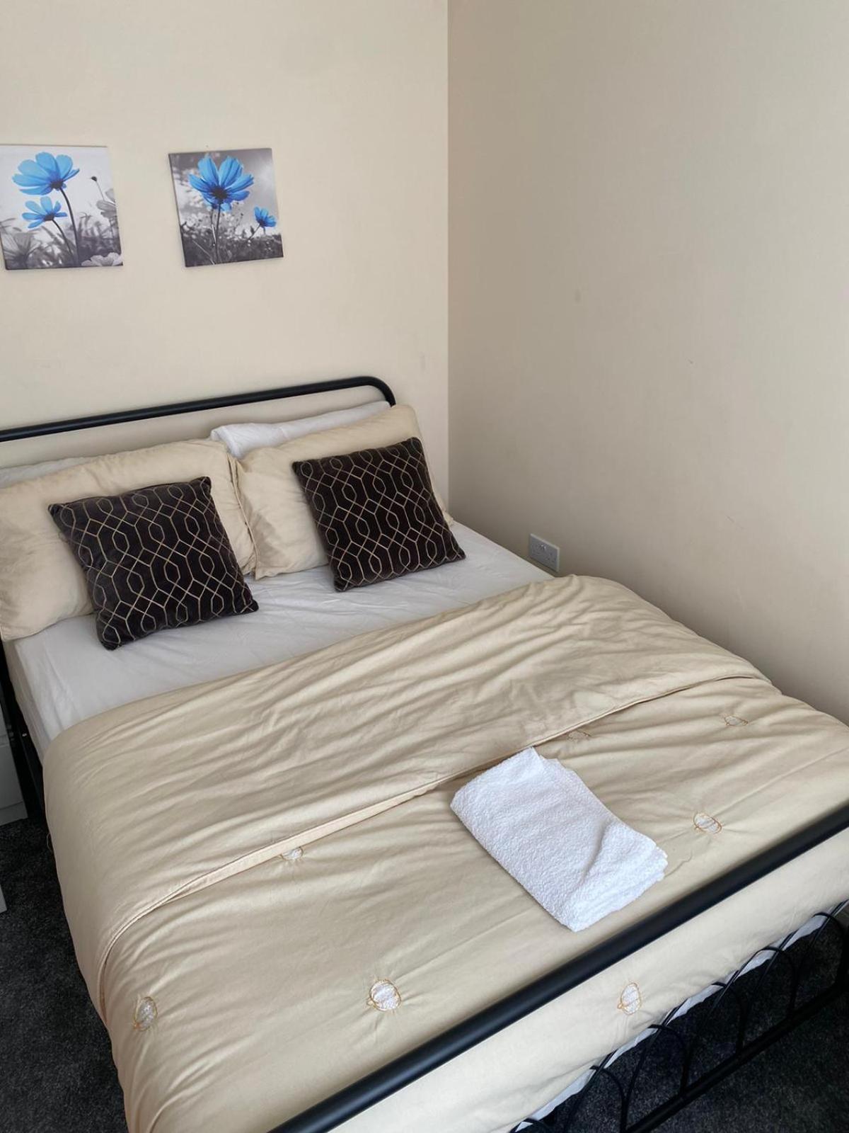 Cheerful 4 Bedroom Townhouse With Free Parking Newcastle upon Tyne