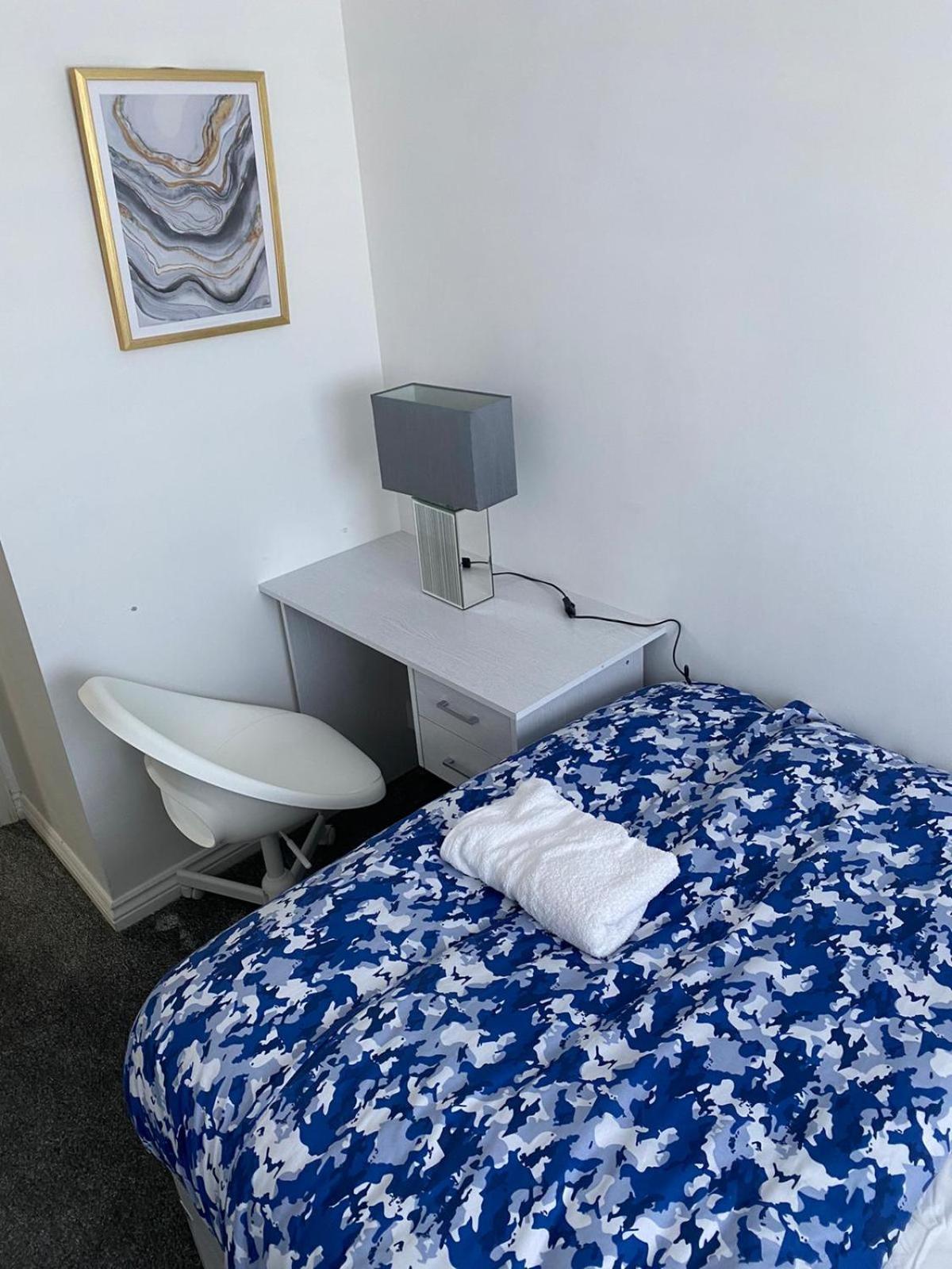 Apartment Cheerful 4 Bedroom Townhouse With Free Parking