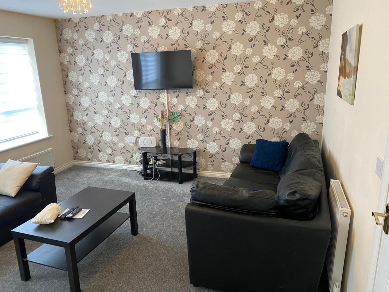 Cheerful 4 Bedroom Townhouse With Free Parking Newcastle upon Tyne