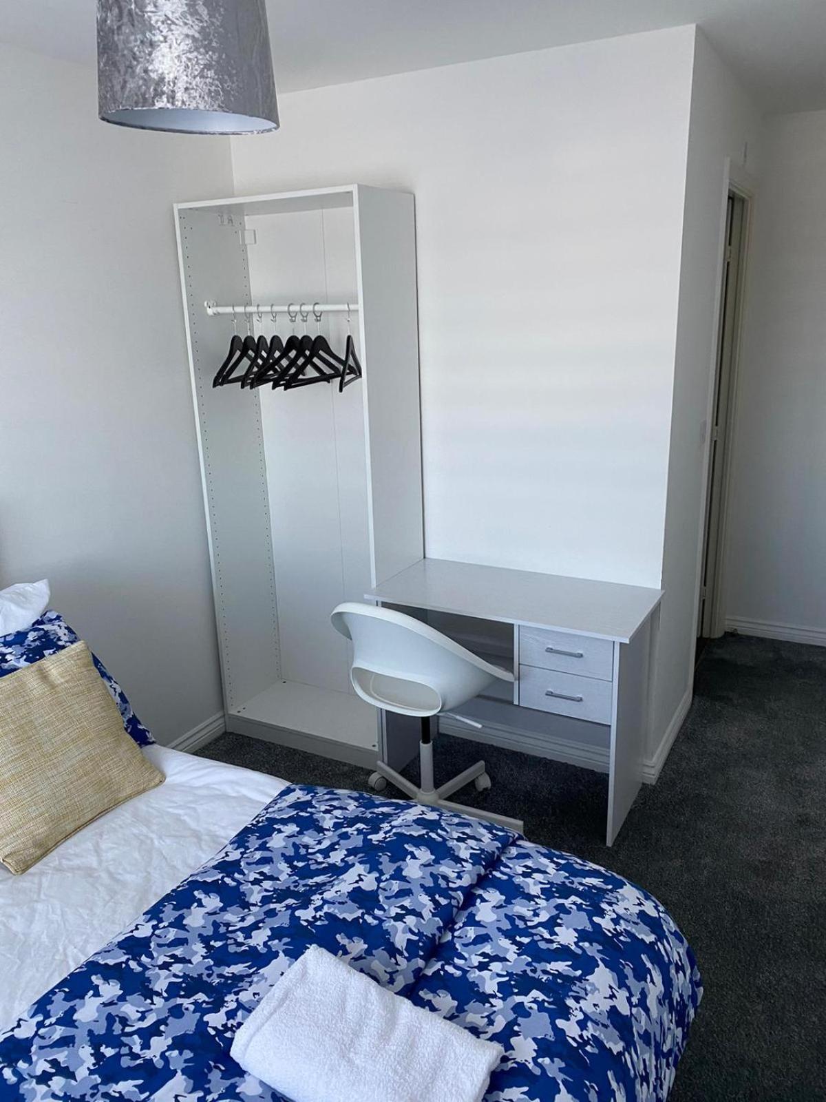 Cheerful 4 Bedroom Townhouse With Free Parking
