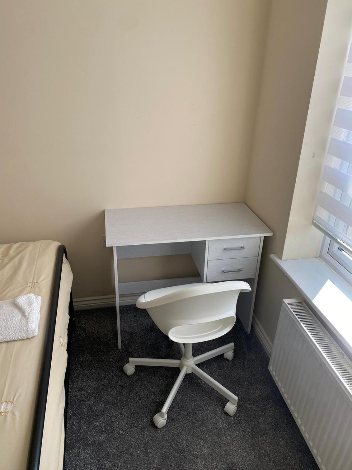 Apartment Cheerful 4 Bedroom Townhouse With Free Parking