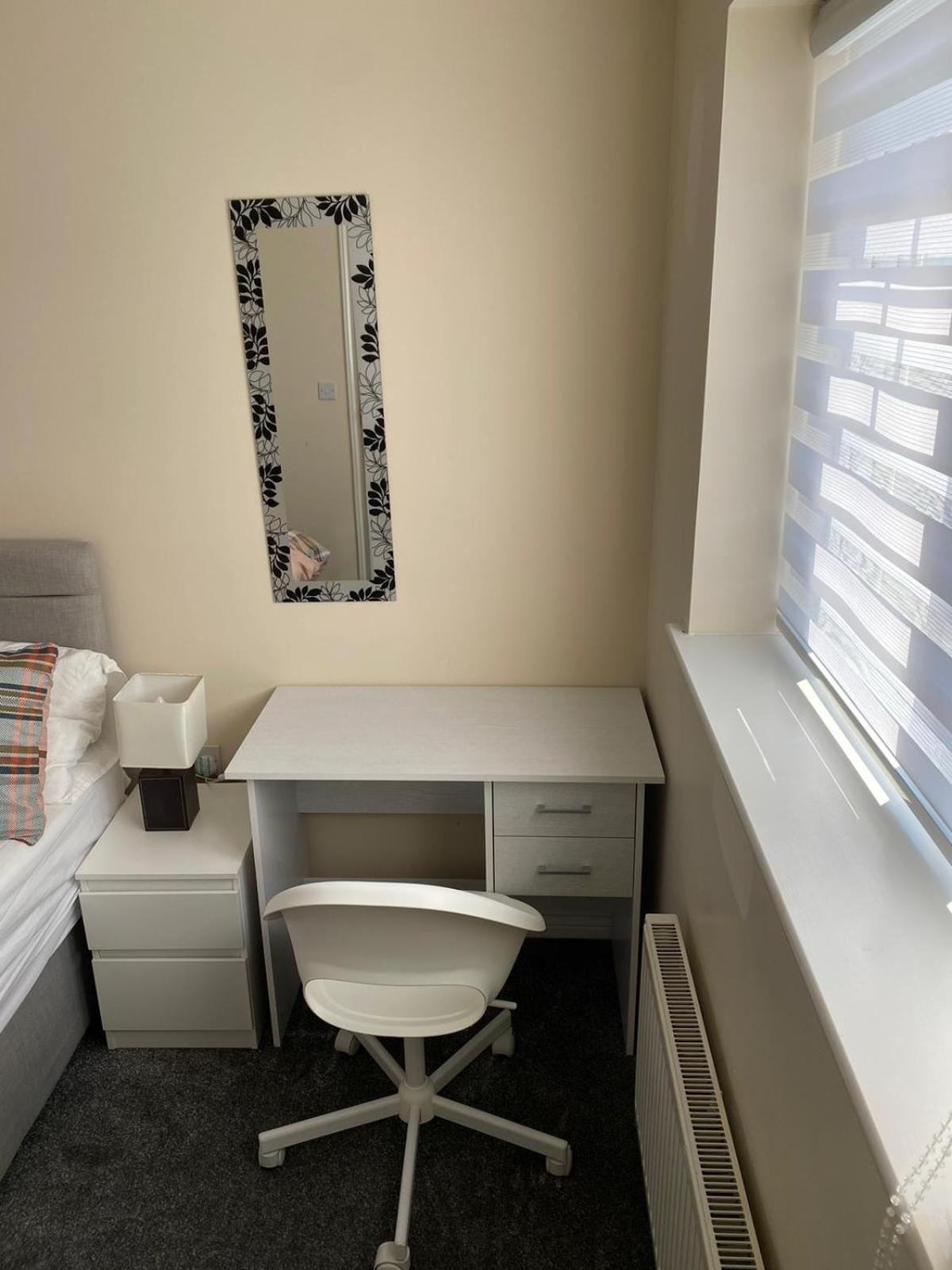 Apartment Cheerful 4 Bedroom Townhouse With Free Parking