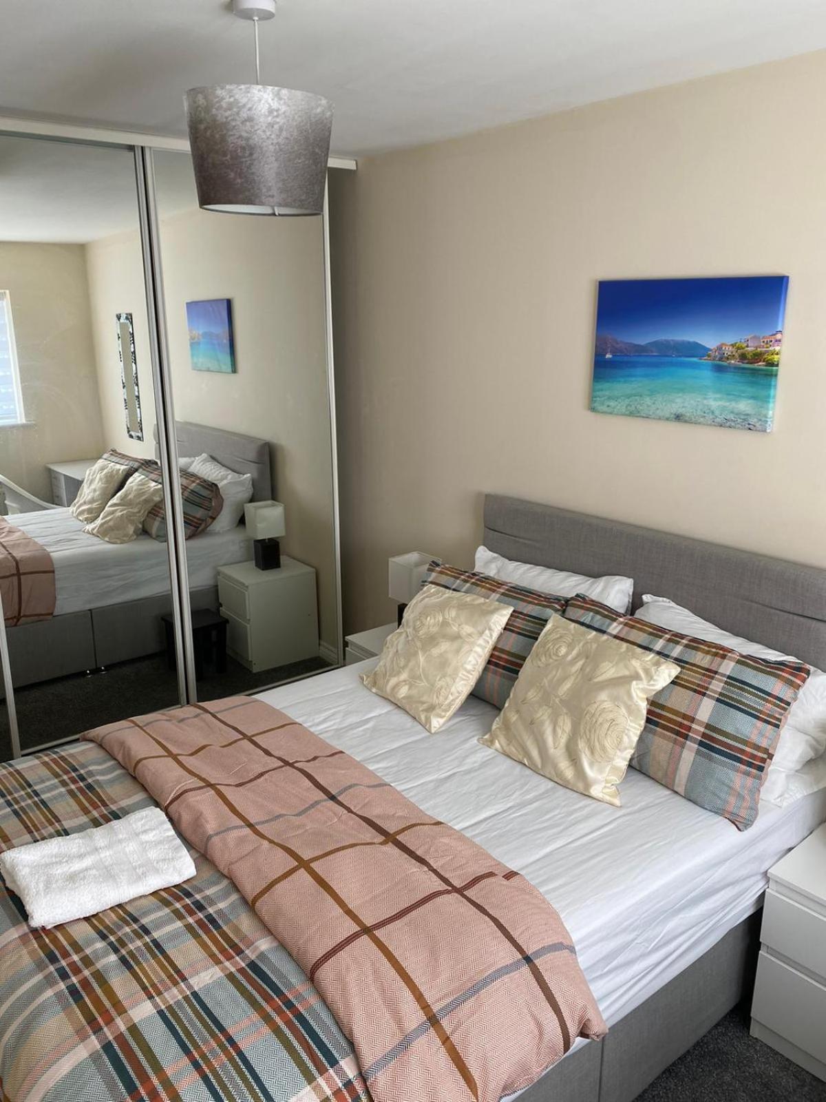 Apartment Cheerful 4 Bedroom Townhouse With Free Parking Newcastle upon Tyne