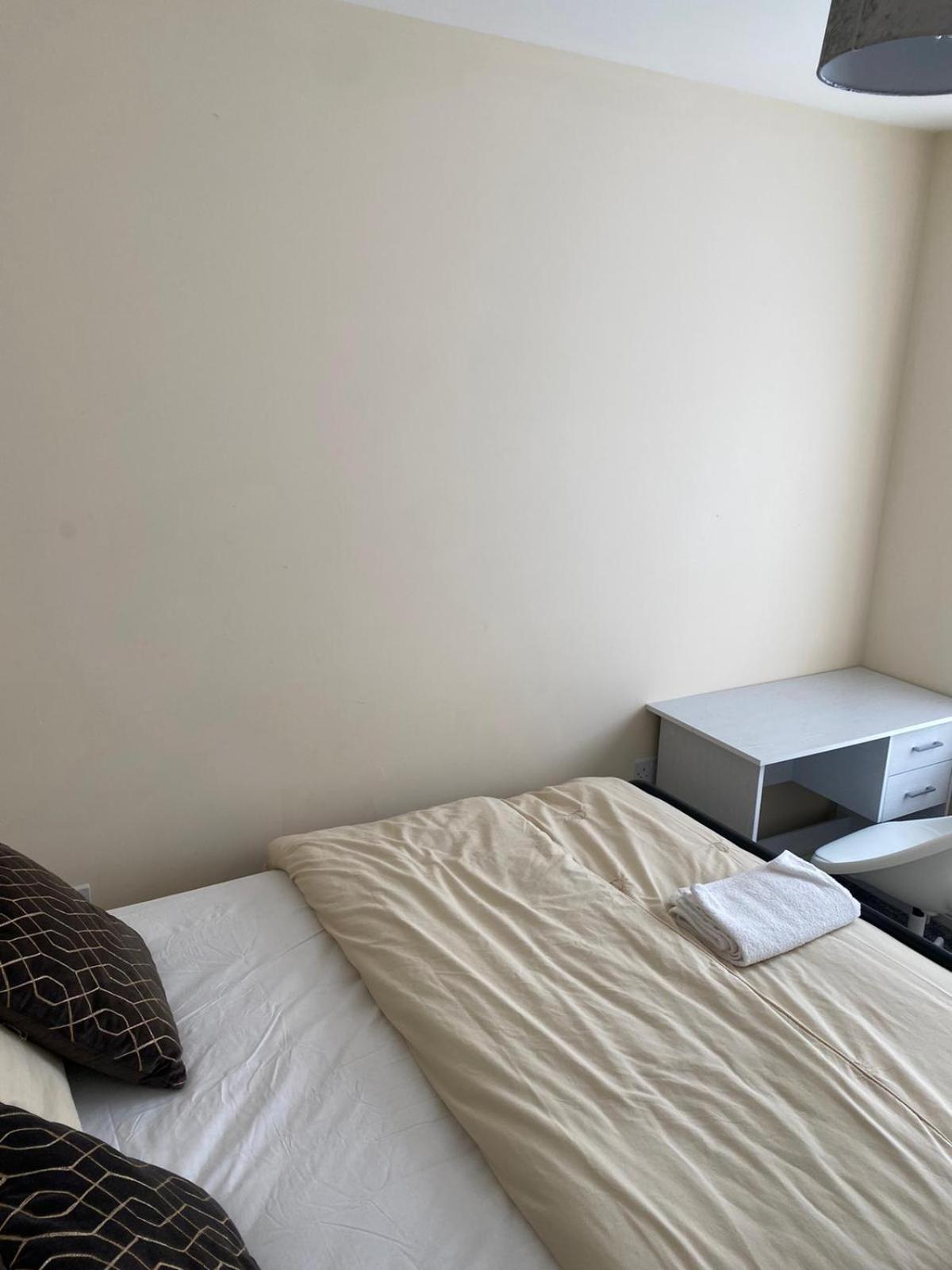 Apartment Cheerful 4 Bedroom Townhouse With Free Parking