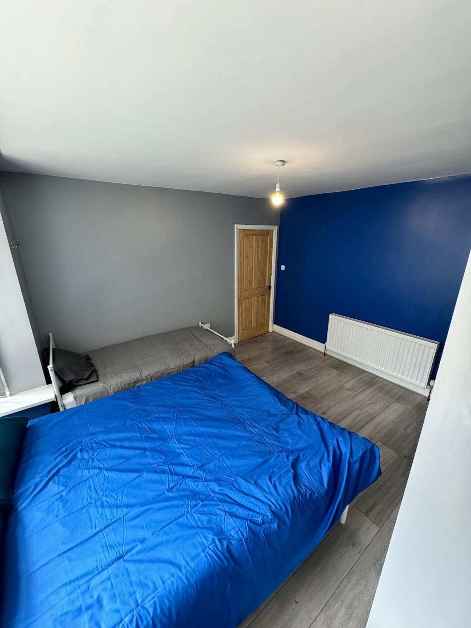 Holiday home Giga Residential 4 Bedrooms, 10 Guests , Near Centre, Arcade Machine, Sky Tv, Netflix, Free Wifi, Free Parking