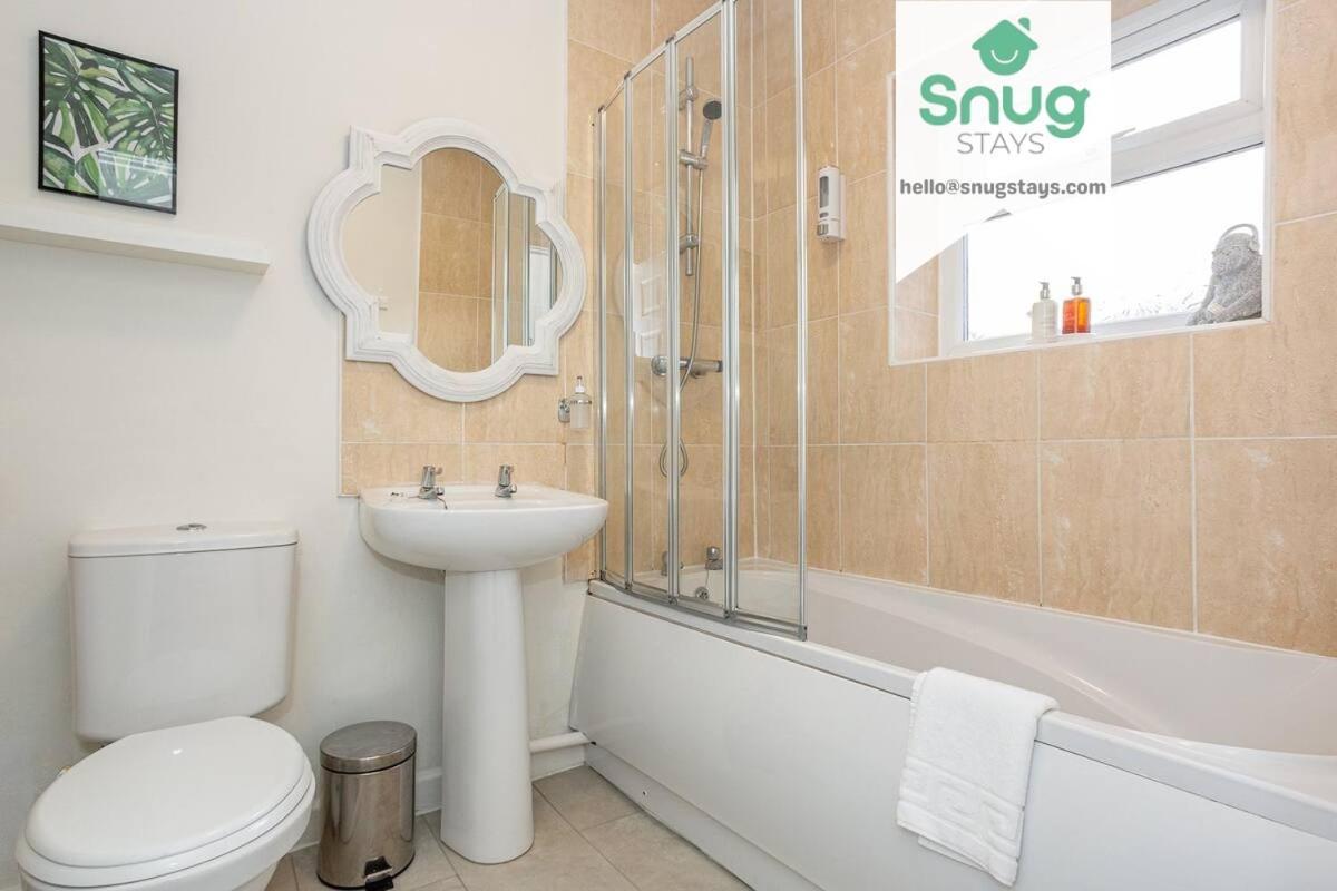 Oswalds House With Free Parking Ideal For Contractors And Families Holiday home