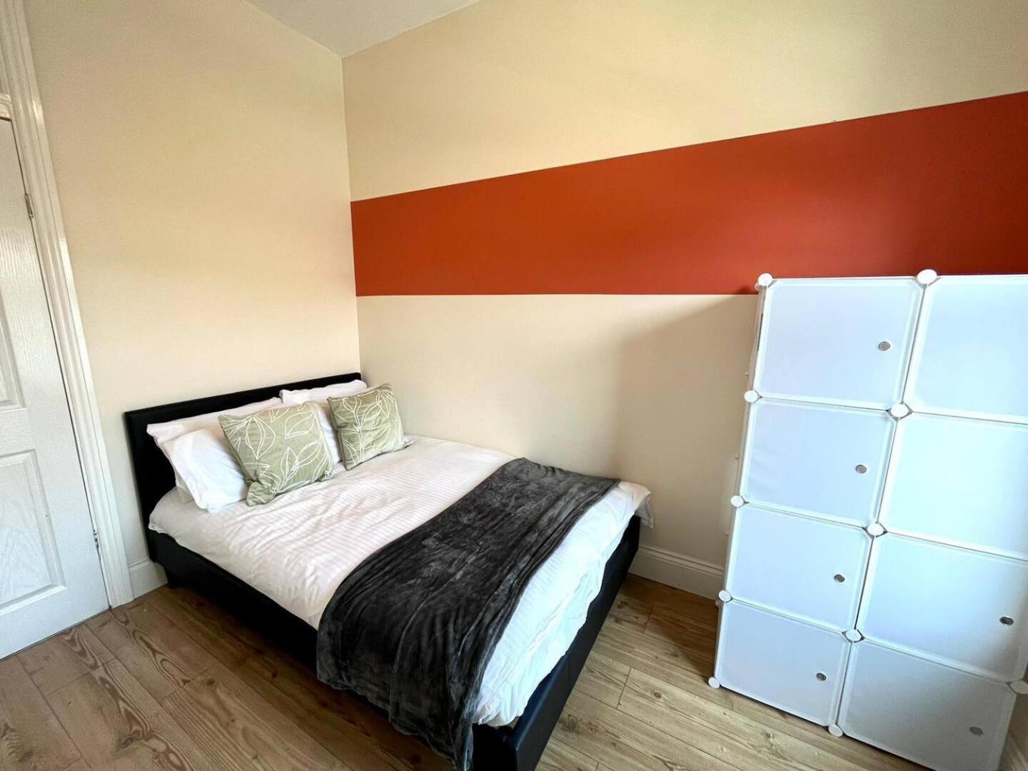 3 Bdrm 10mins From The *