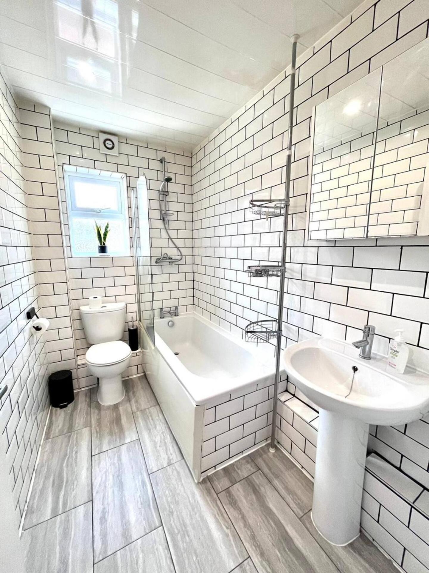 3 Bdrm 10mins From The * Newcastle upon Tyne