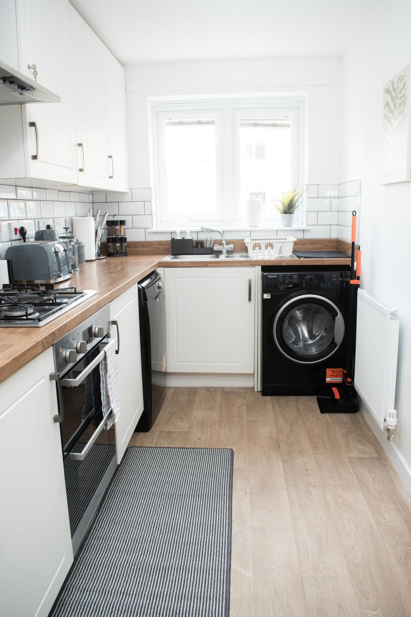 Comfy Modern 3br Semi Detached 400mb Wifi Free Double Parking