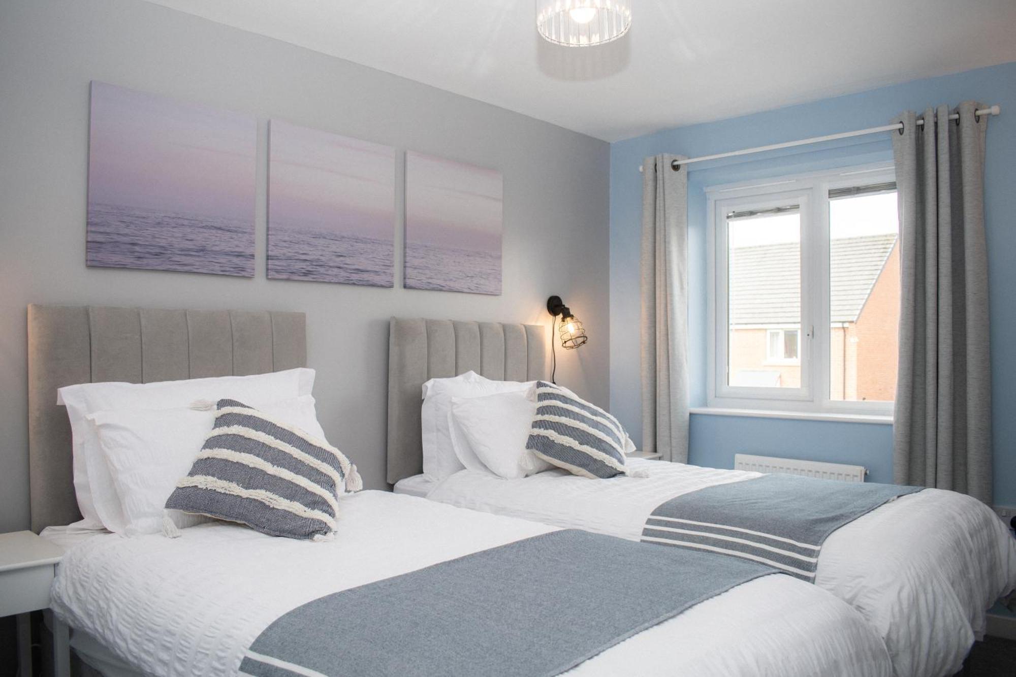 Comfy Modern 3br Semi Detached 400mb Wifi Free Double Parking Holiday home
