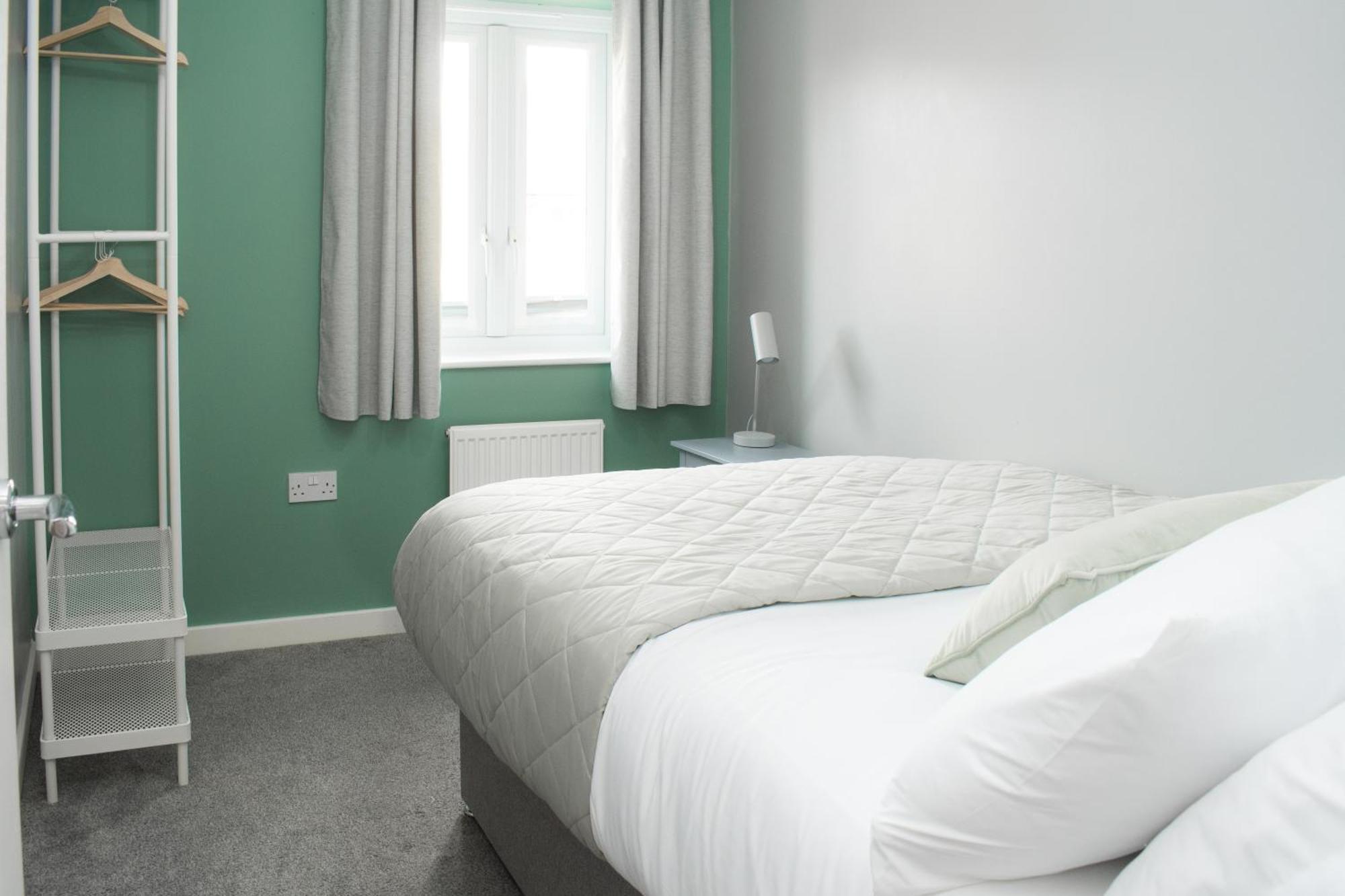 Comfy Modern 3br Semi Detached 400mb Wifi Free Double Parking Holiday home