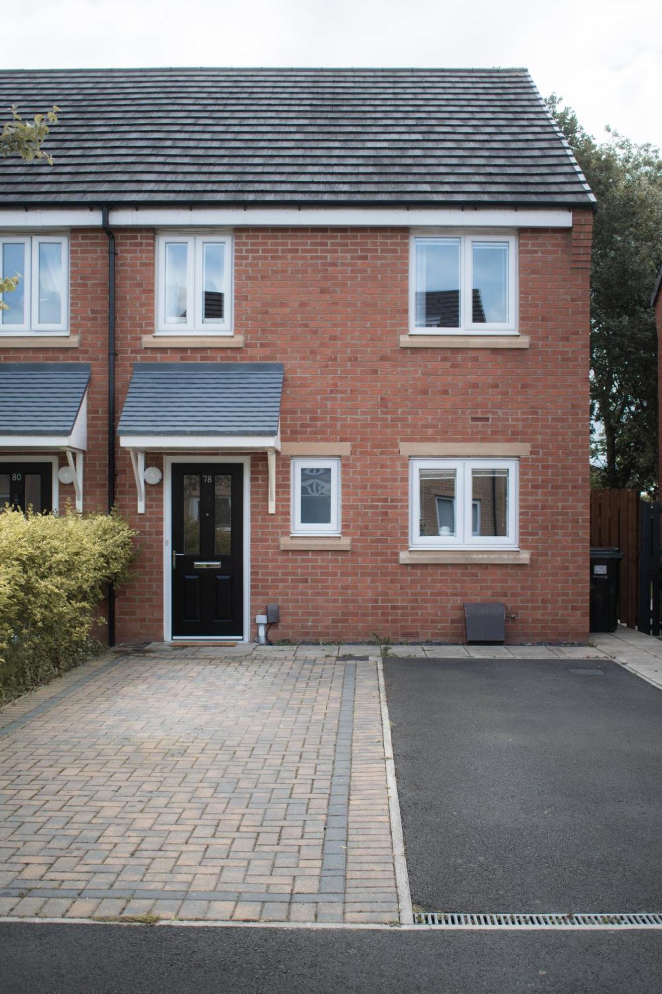 Comfy Modern 3br Semi Detached 400mb Wifi Free Double Parking * Newcastle upon Tyne