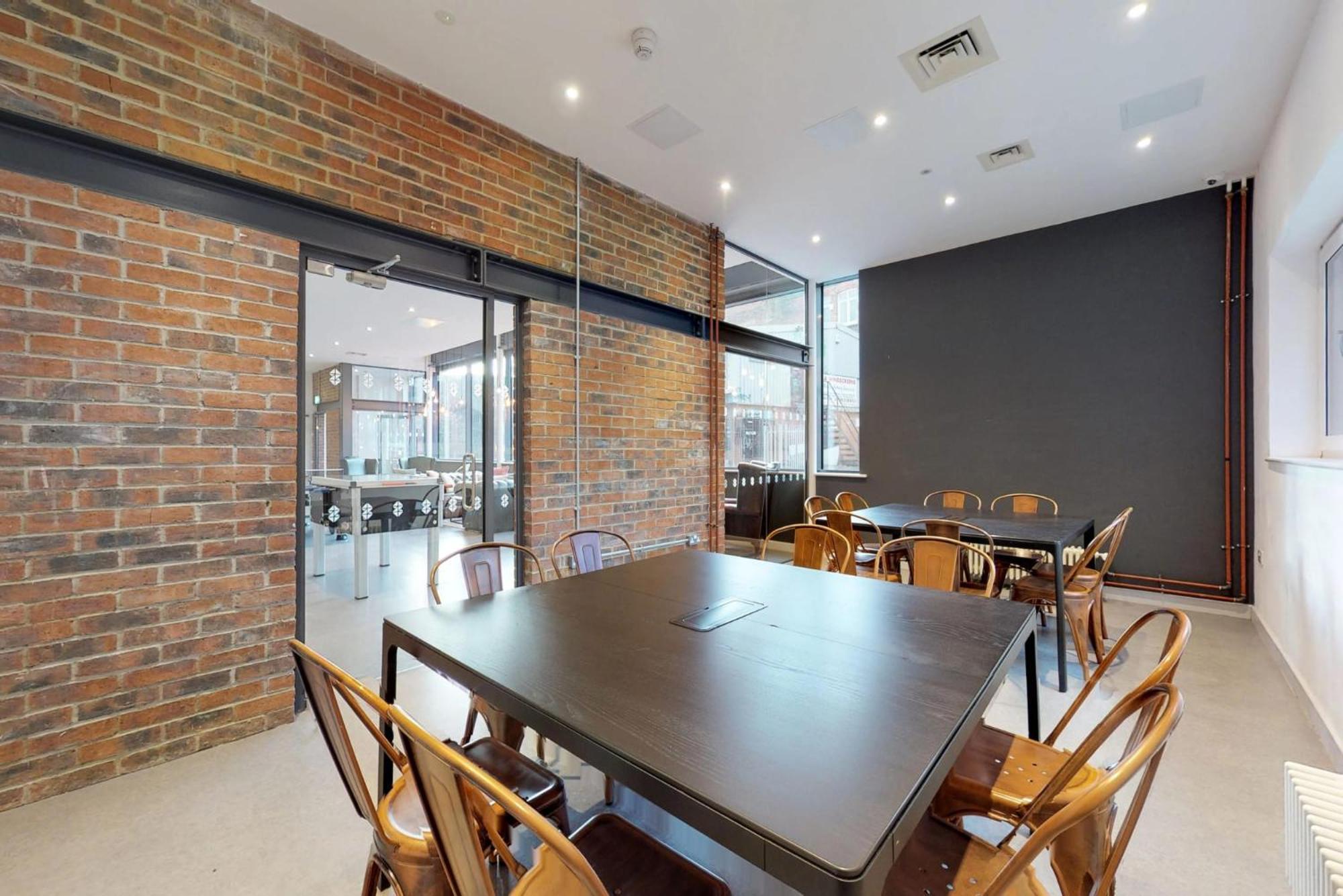 Stepney Yard In Apartment *