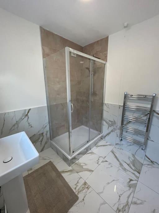 Whole House Modern Two Bedroom In Newcastle - Free Parking Apartment Newcastle upon Tyne