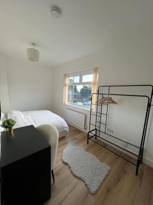 Apartment Whole House Modern Two Bedroom In Newcastle - Free Parking *