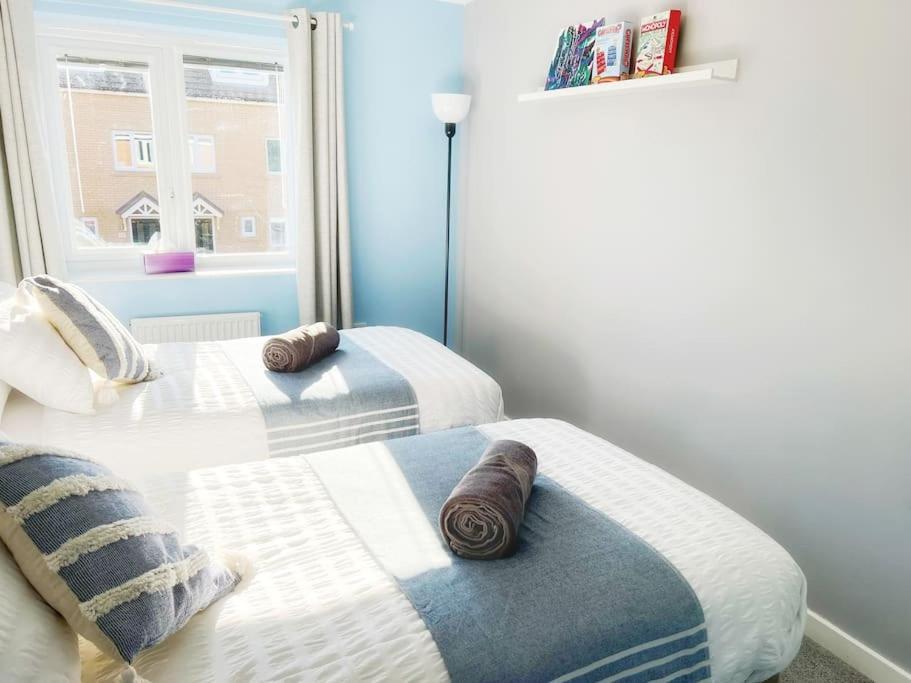 Holiday home Comfy Modern 3br Semi Detached 400mb Wifi Free Double Parking *