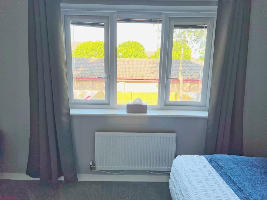 Comfy Modern 3br Semi Detached 400mb Wifi Free Double Parking *