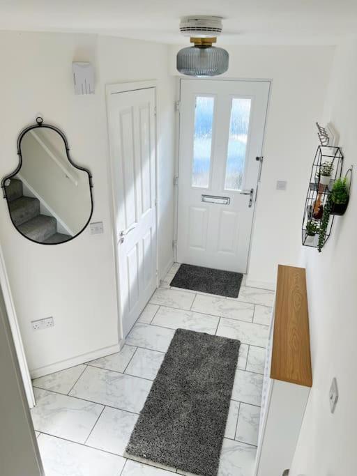 Comfy Modern 3br Semi Detached 400mb Wifi Free Double Parking