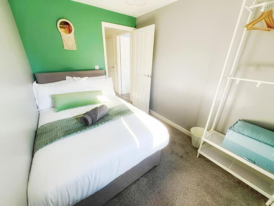 Comfy Modern 3br Semi Detached 400mb Wifi Free Double Parking Holiday home
