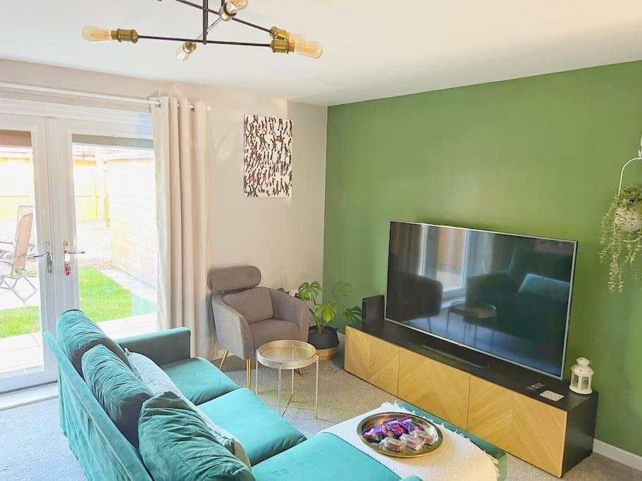 Holiday home Comfy Modern 3br Semi Detached 400mb Wifi Free Double Parking