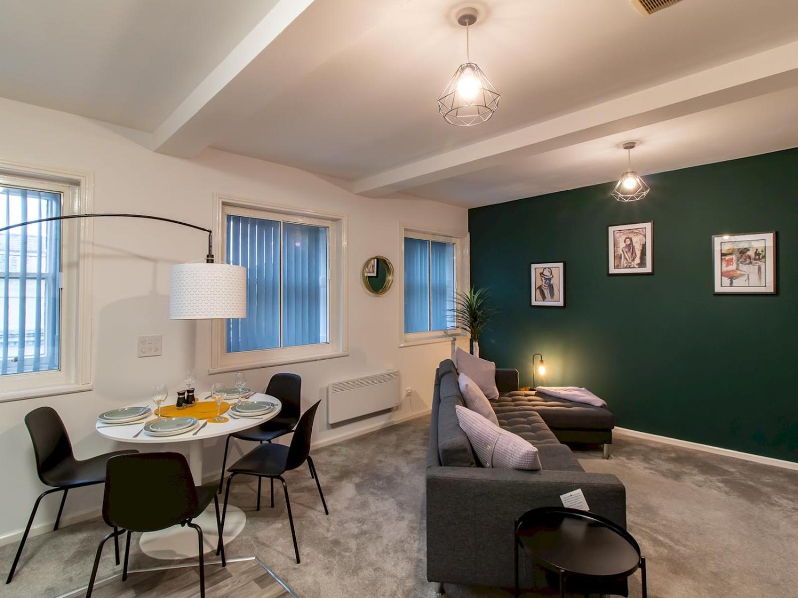 Stylish Maisonette Pass The Keys Apartment