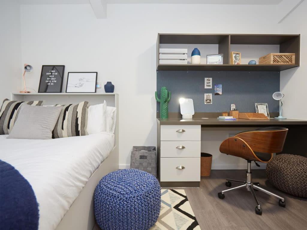 Stylish Ensuite Bedrooms With Private Bathroom And Fully-equipped At Market House In Apartment *