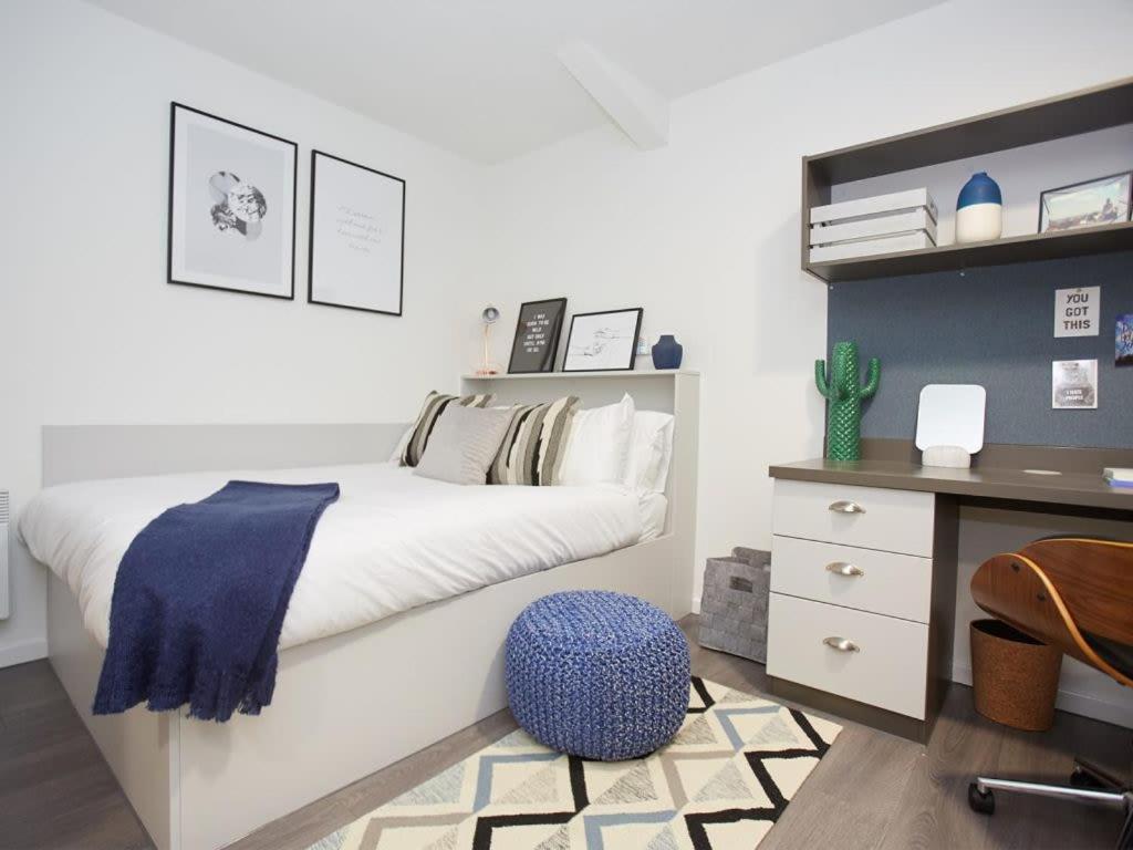 Stylish Ensuite Bedrooms With Private Bathroom And Fully-equipped At Market House In Apartment