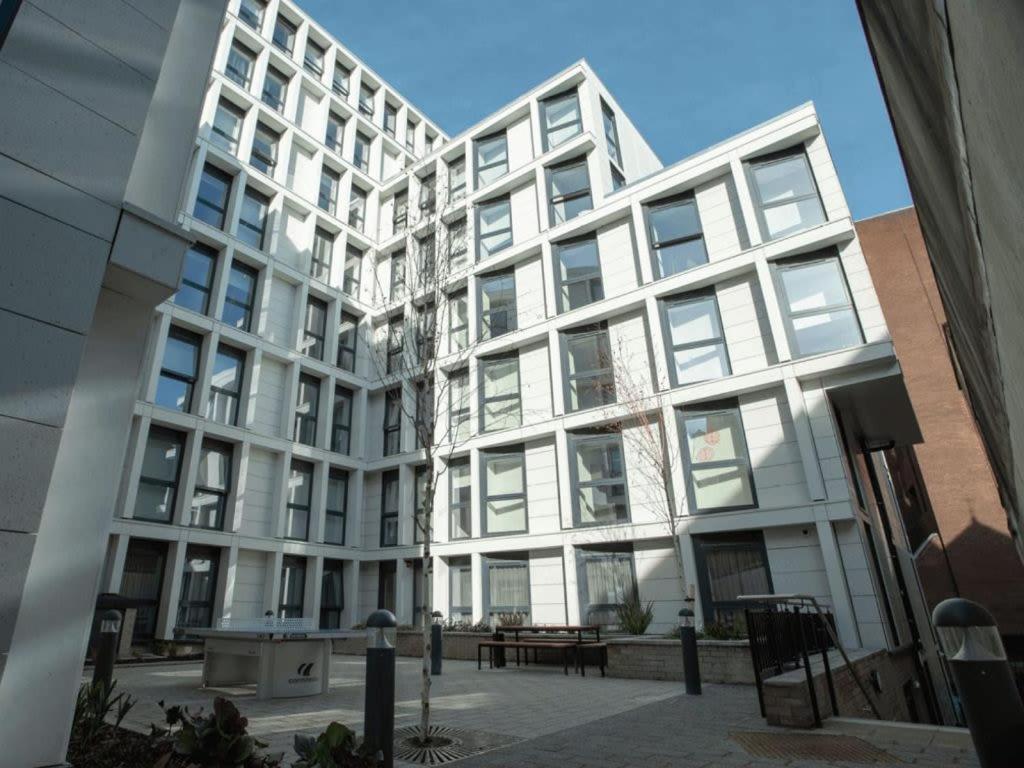 Apartment Stylish Ensuite Bedrooms With Private Bathroom And Fully-equipped At Market House In *