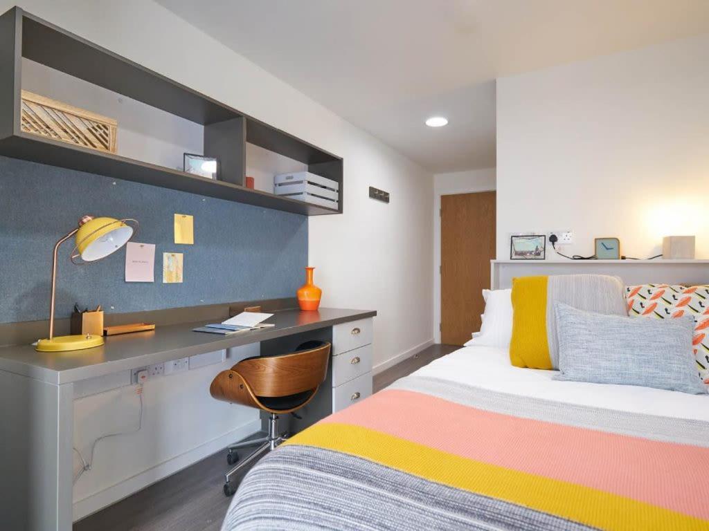 Stylish Ensuite Bedrooms With Private Bathroom And Fully-equipped At Market House In