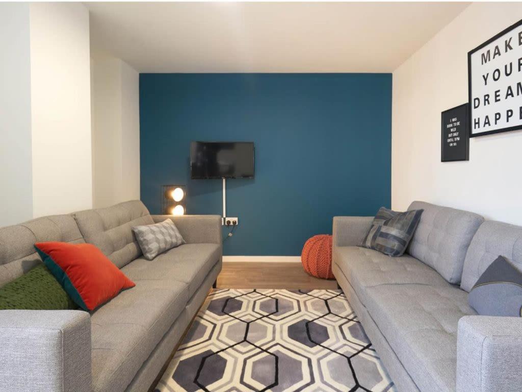 Stylish Ensuite Bedrooms With Private Bathroom And Fully-equipped At Market House In *
