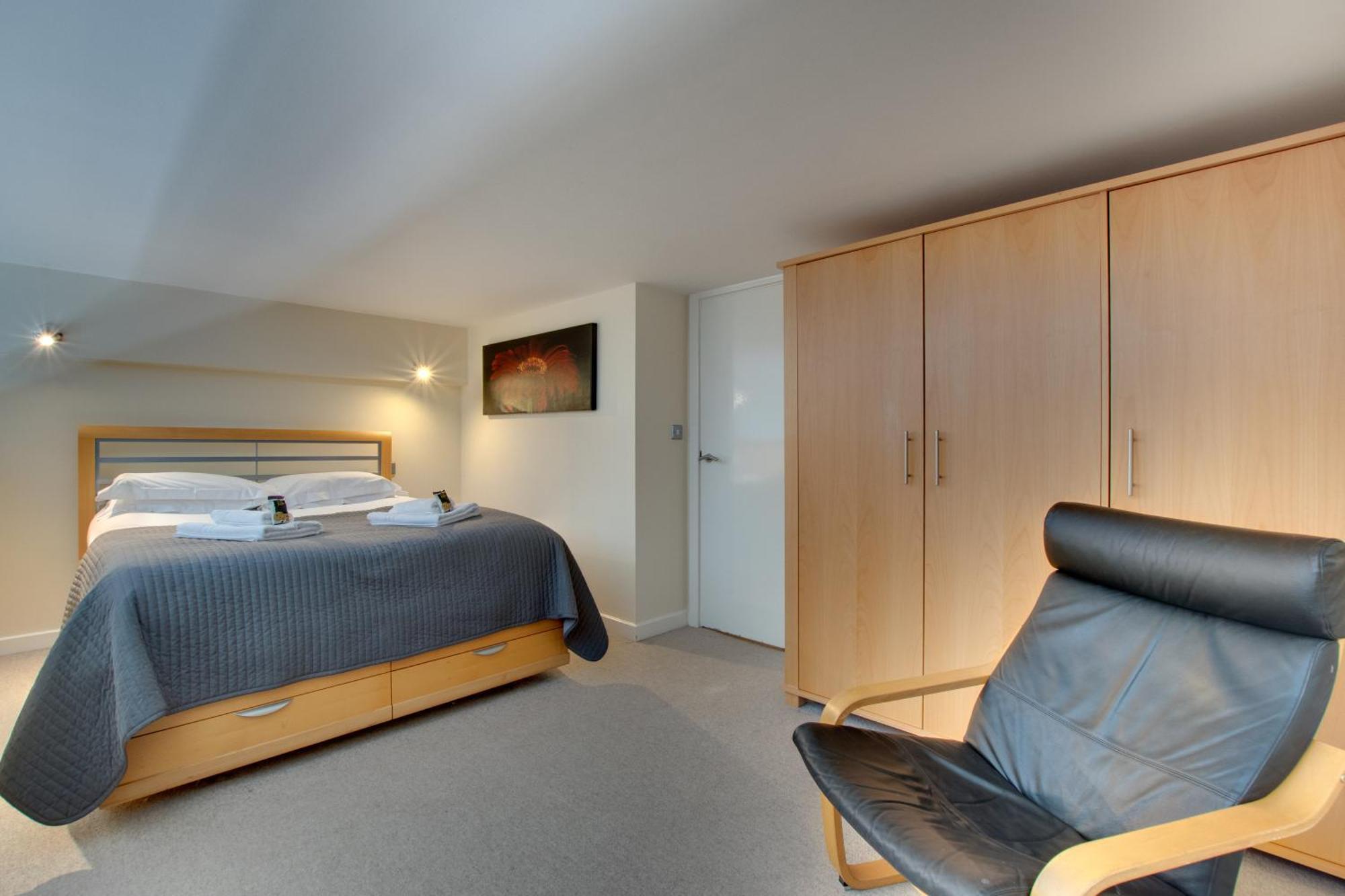 Crown 1a By Week2week * Newcastle upon Tyne