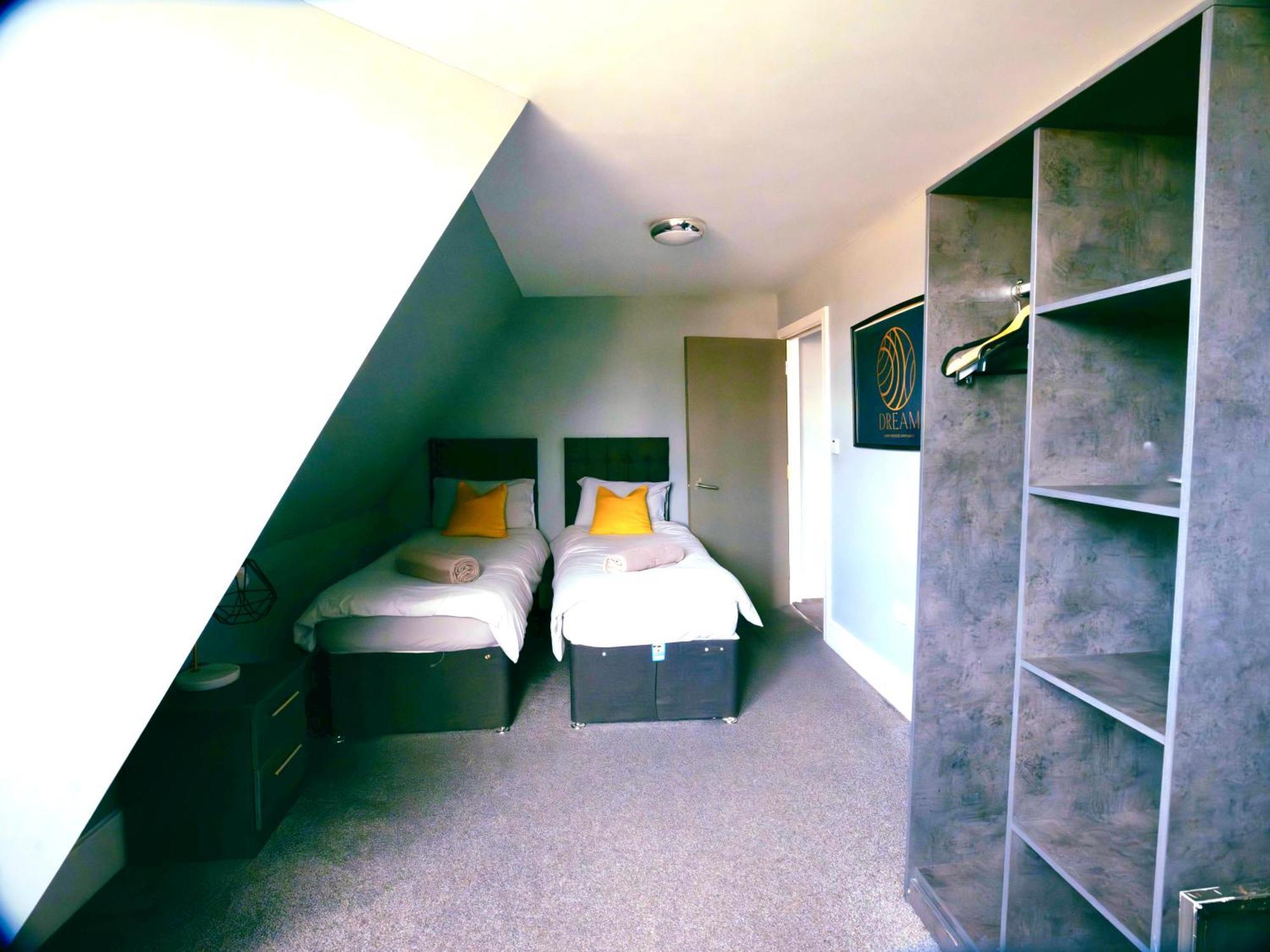 2 Bedroom In The Heart Of - Spacious - Sleeps 8