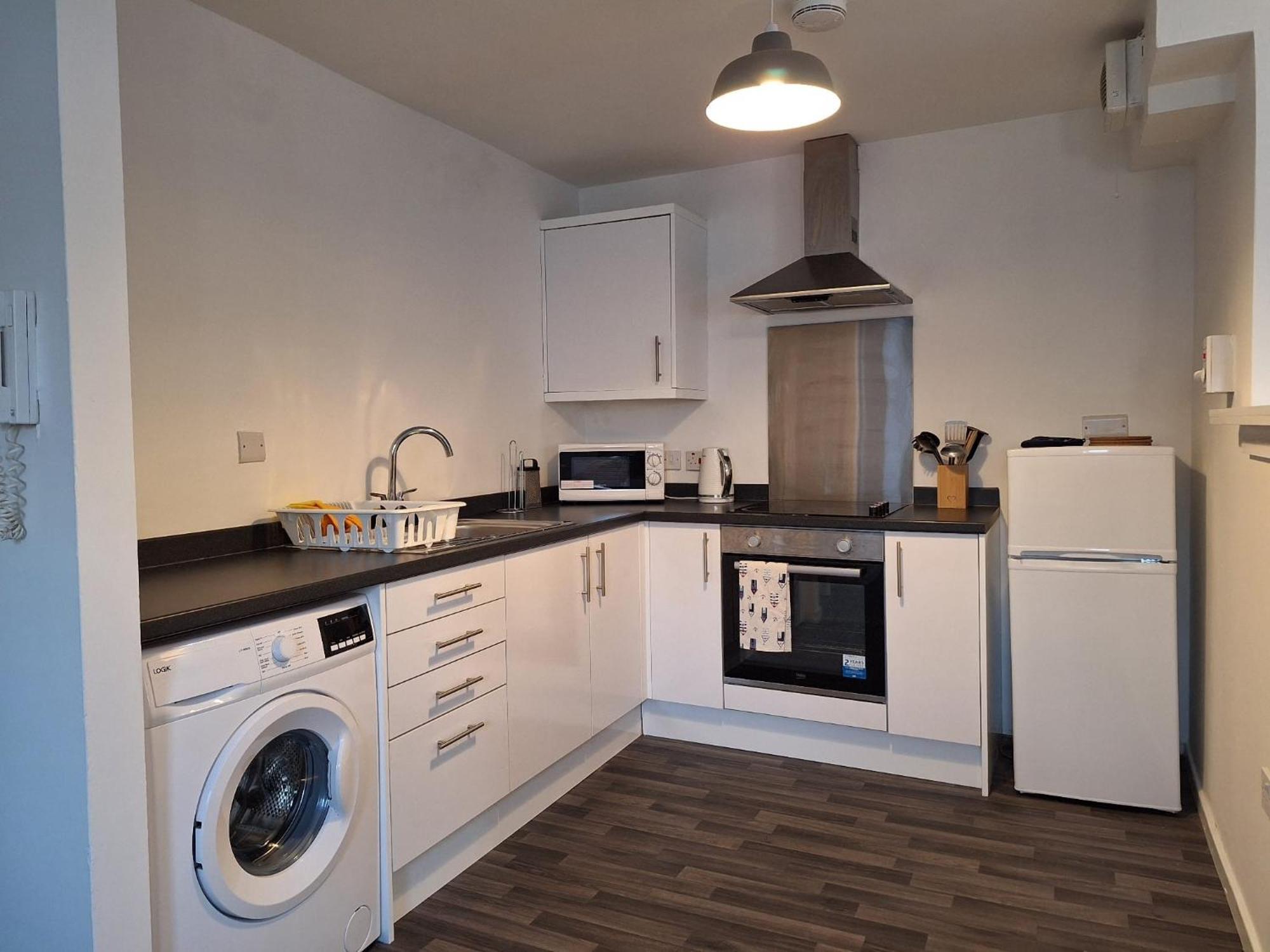 3 Bedroom & Free Parking- Ideal 4 Long Newcastle upon Tyne