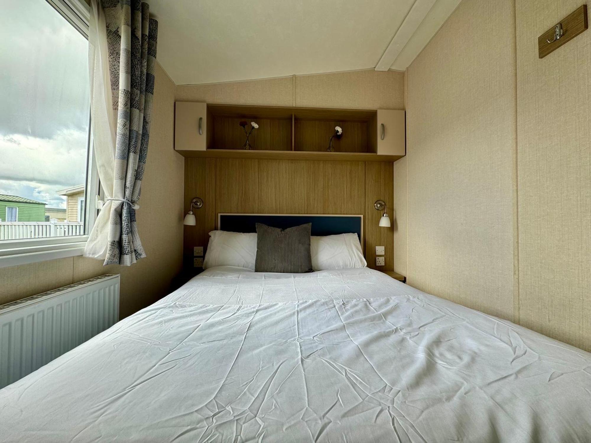 New Sea View Platinum Caravan With Huge Decking