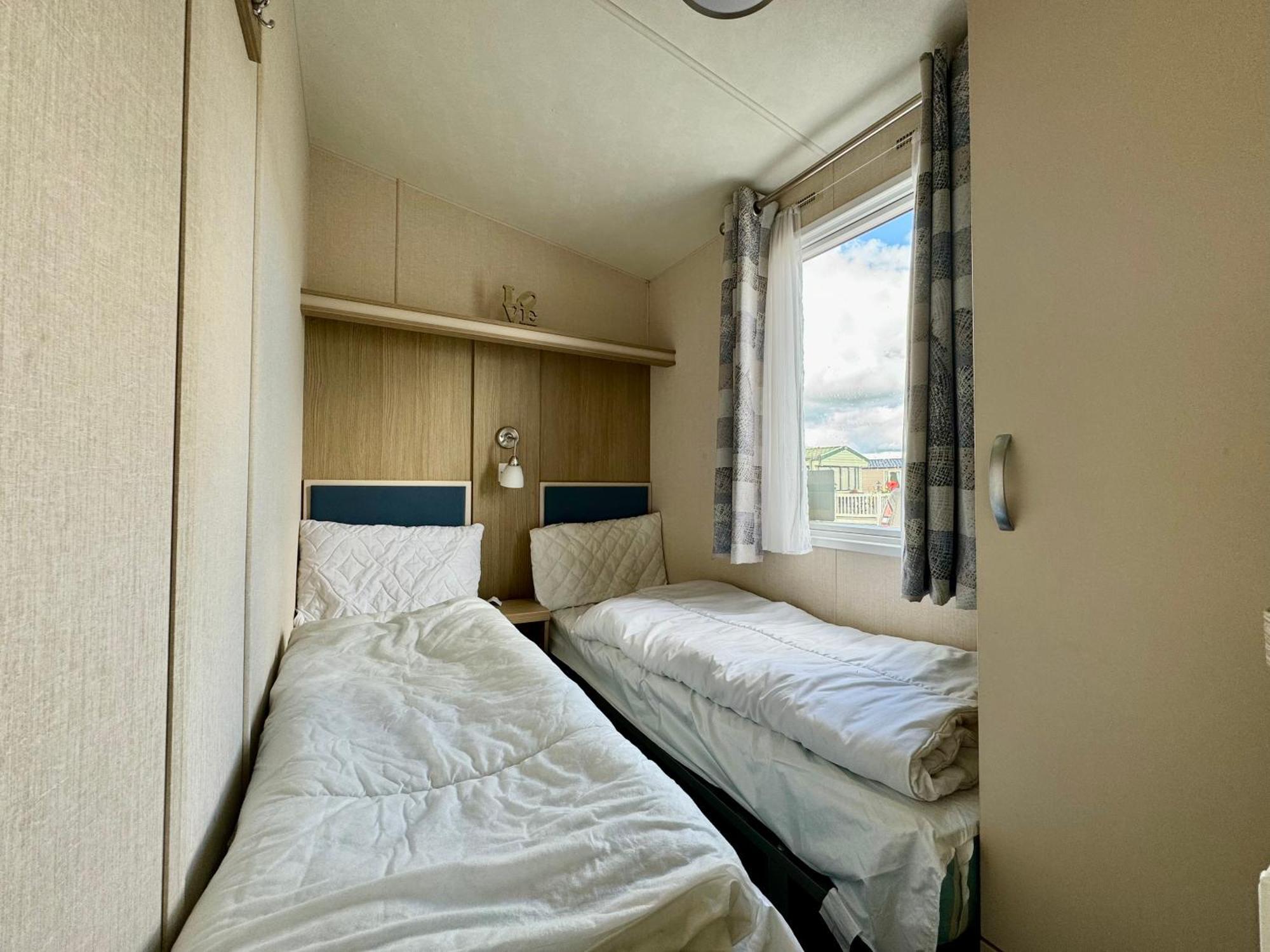 New Sea View Platinum Caravan With Huge Decking Campsite