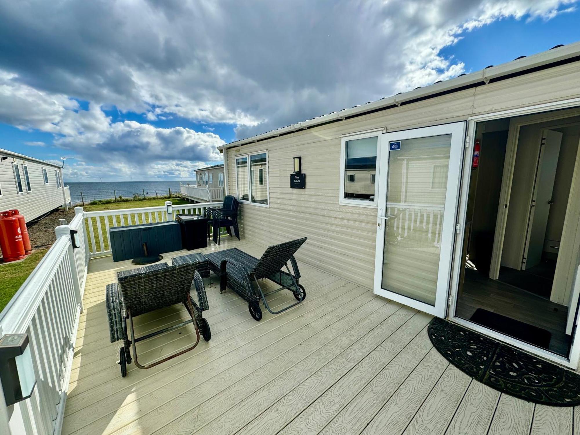 Campsite New Sea View Platinum Caravan With Huge Decking *