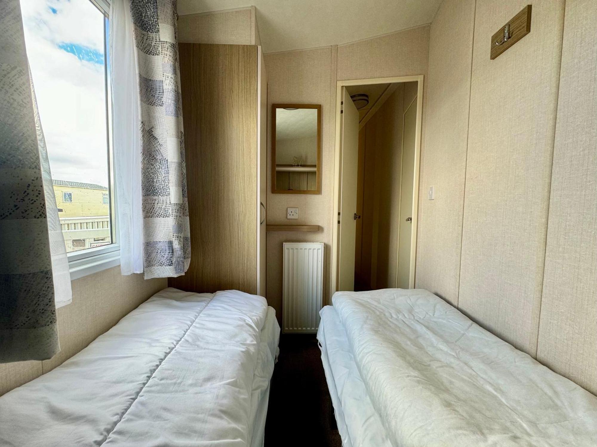 New Sea View Platinum Caravan With Huge Decking *