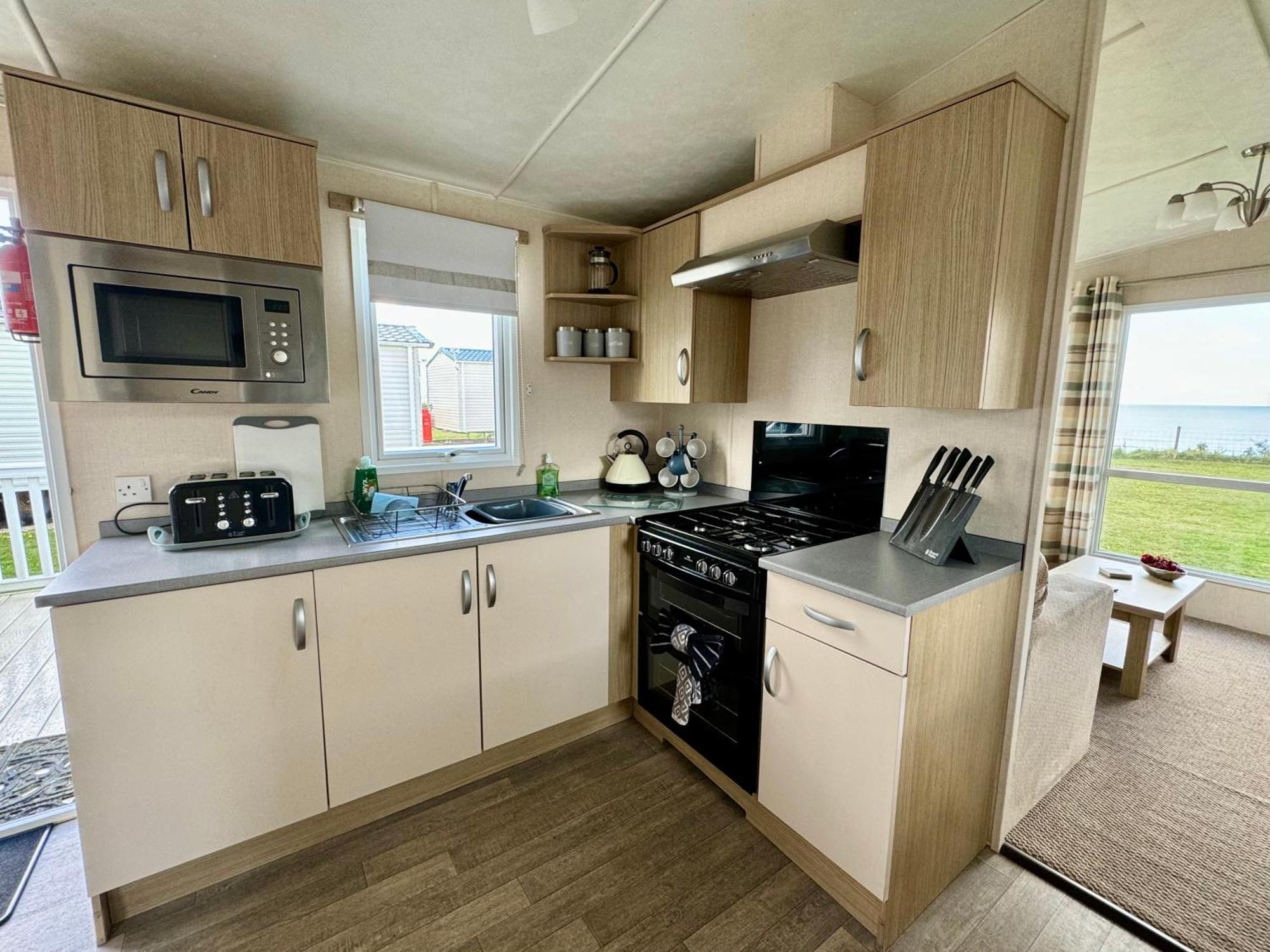 New Sea View Platinum Caravan With Huge Decking Campsite