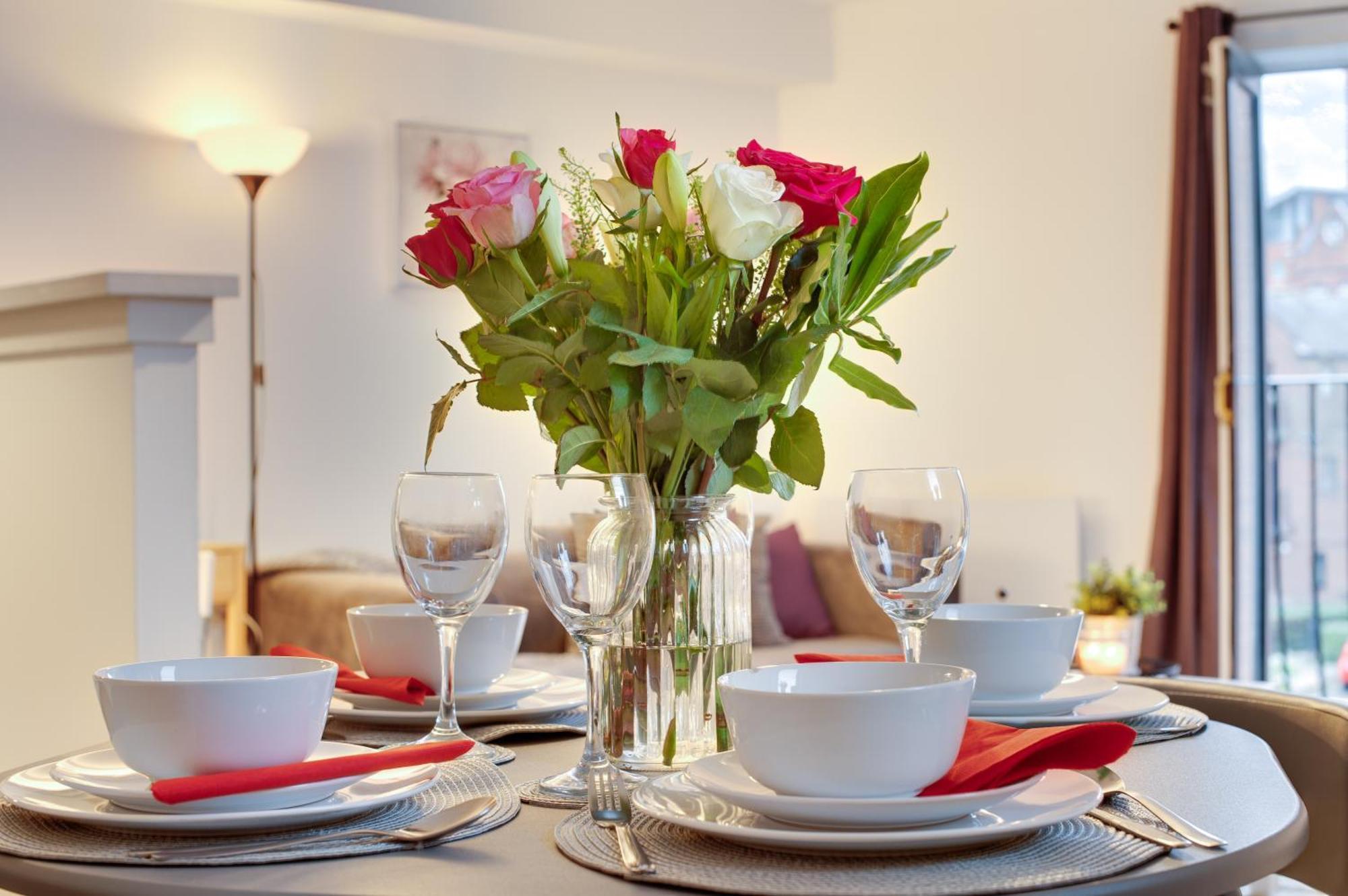 Apartment 3 Bedroom & Free Parking- Ideal 4 Long *