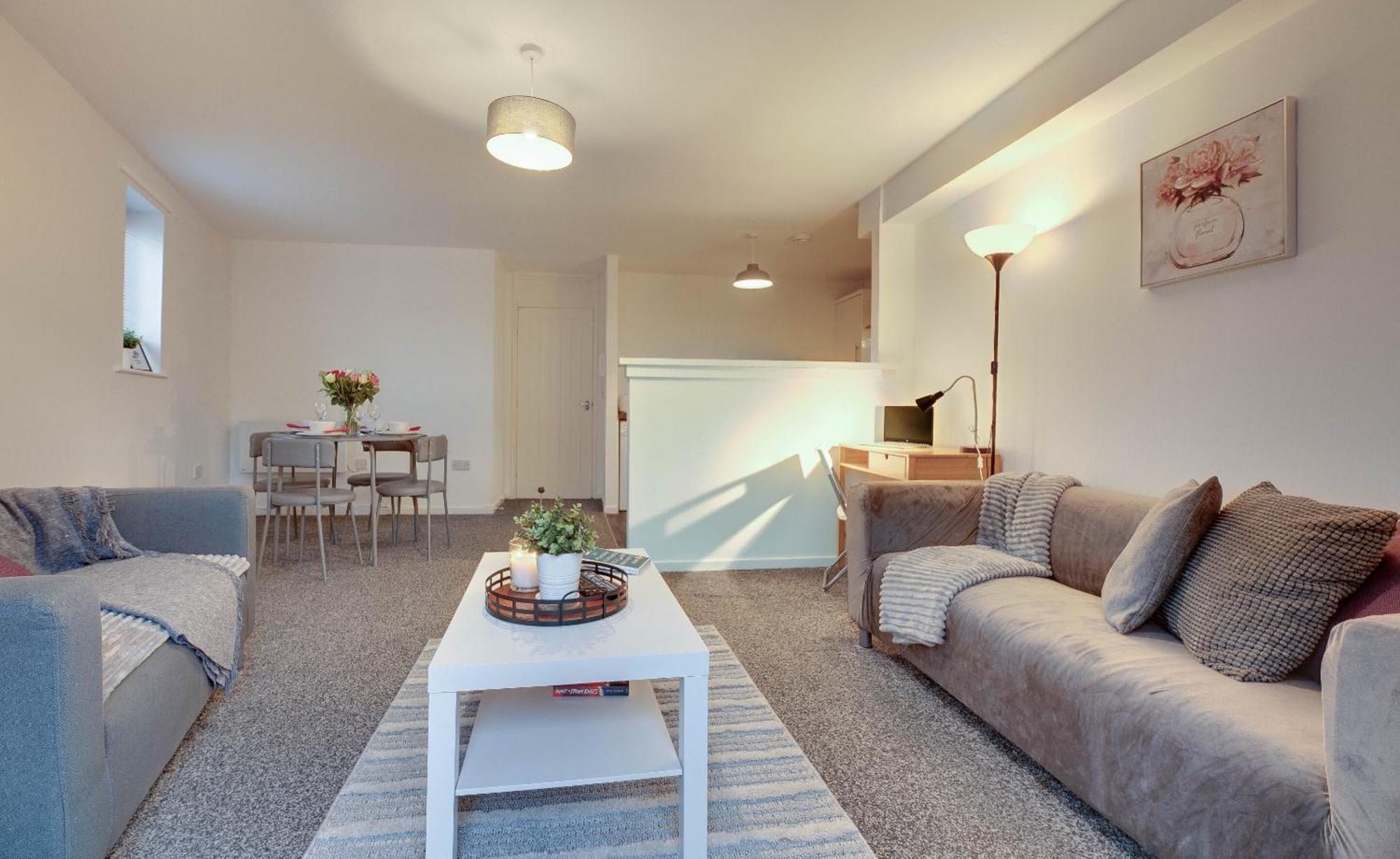 Apartment 3 Bedroom Centre With Free Parking, Medieval Area *