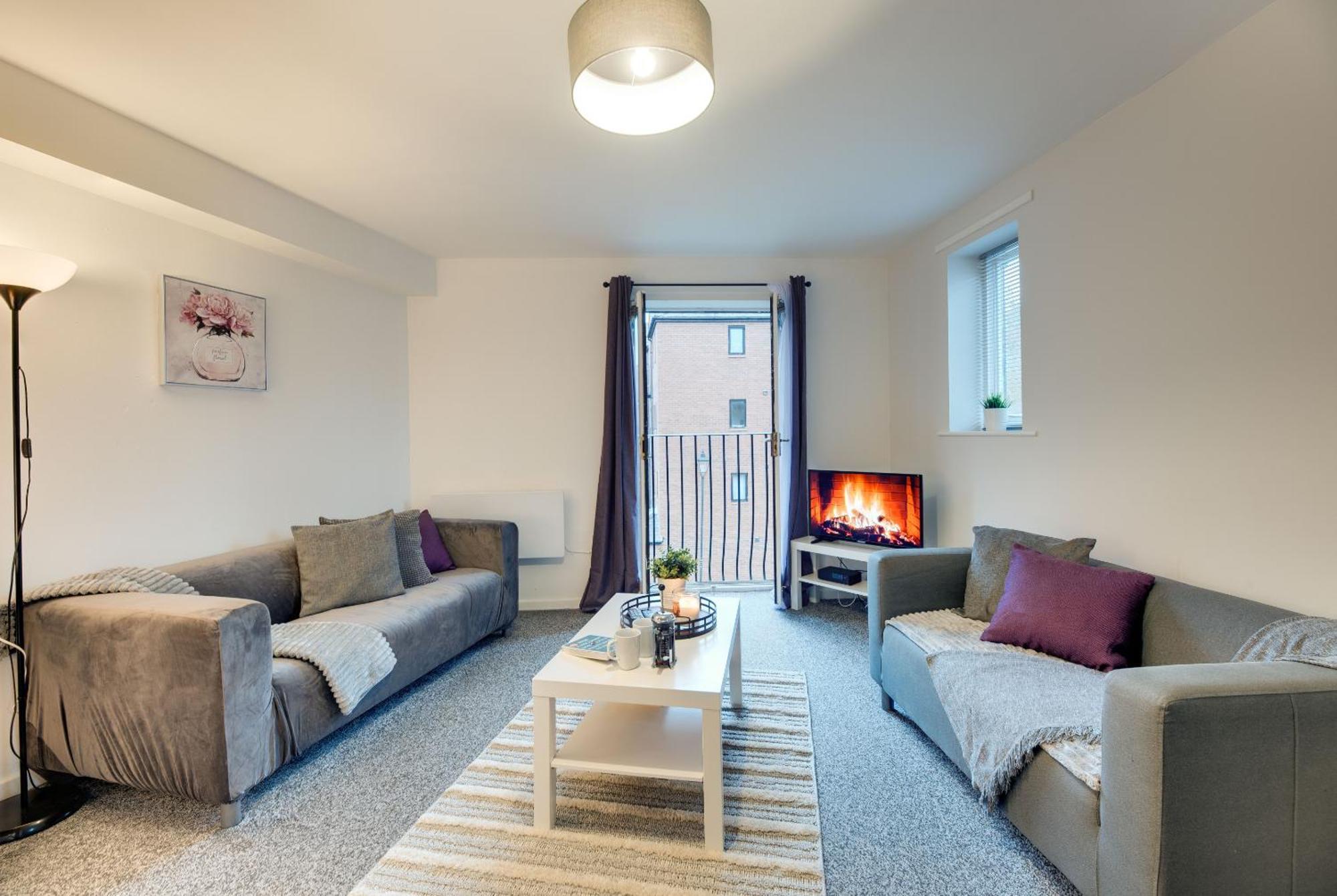 3 Bedroom Centre With Free Parking, Medieval Area Apartment *